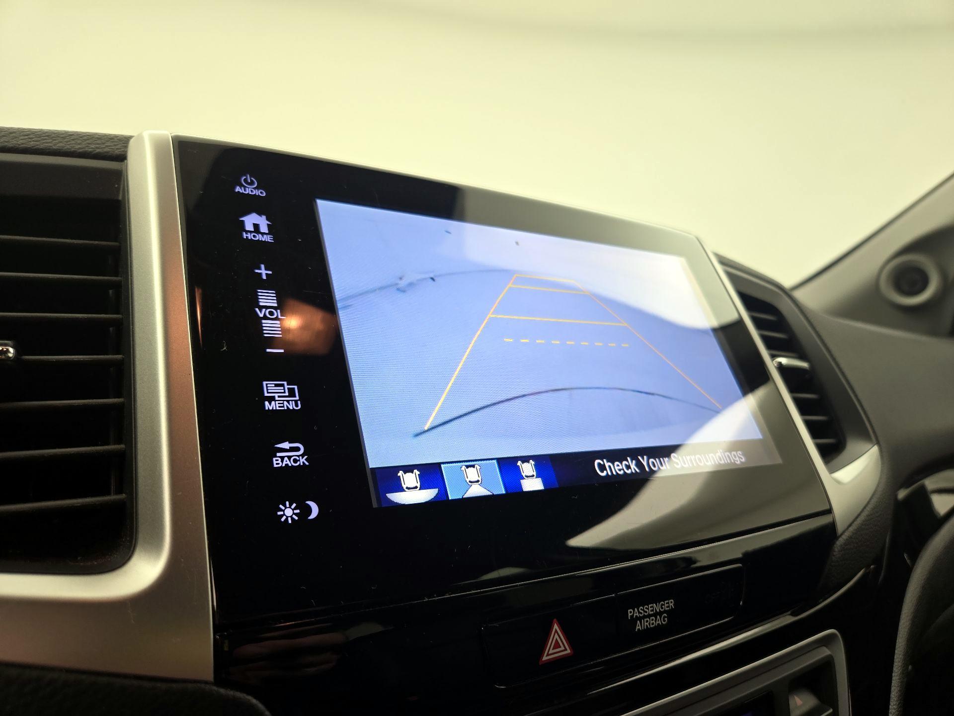 Thumbnail: 2017 Honda Pilot - 14