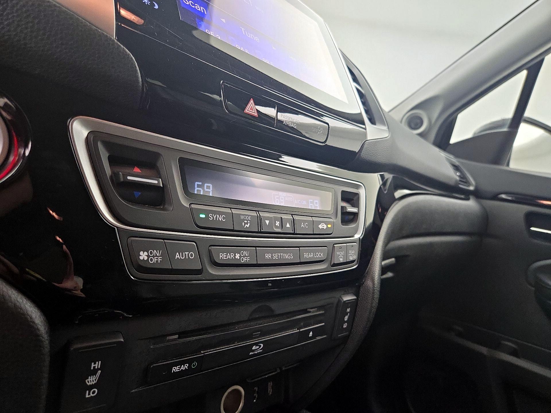 Thumbnail: 2017 Honda Pilot - 16