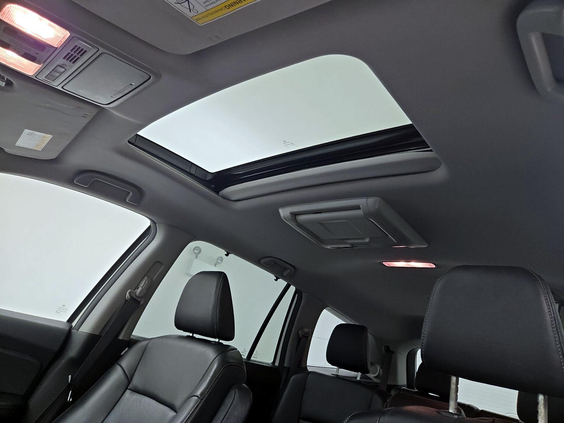 Thumbnail: 2017 Honda Pilot - 19