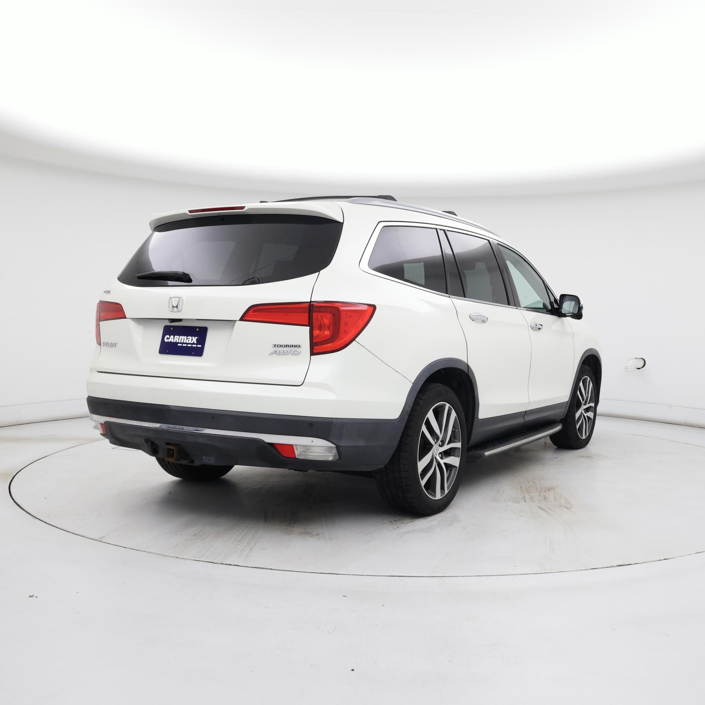 Thumbnail: 2017 Honda Pilot - 8