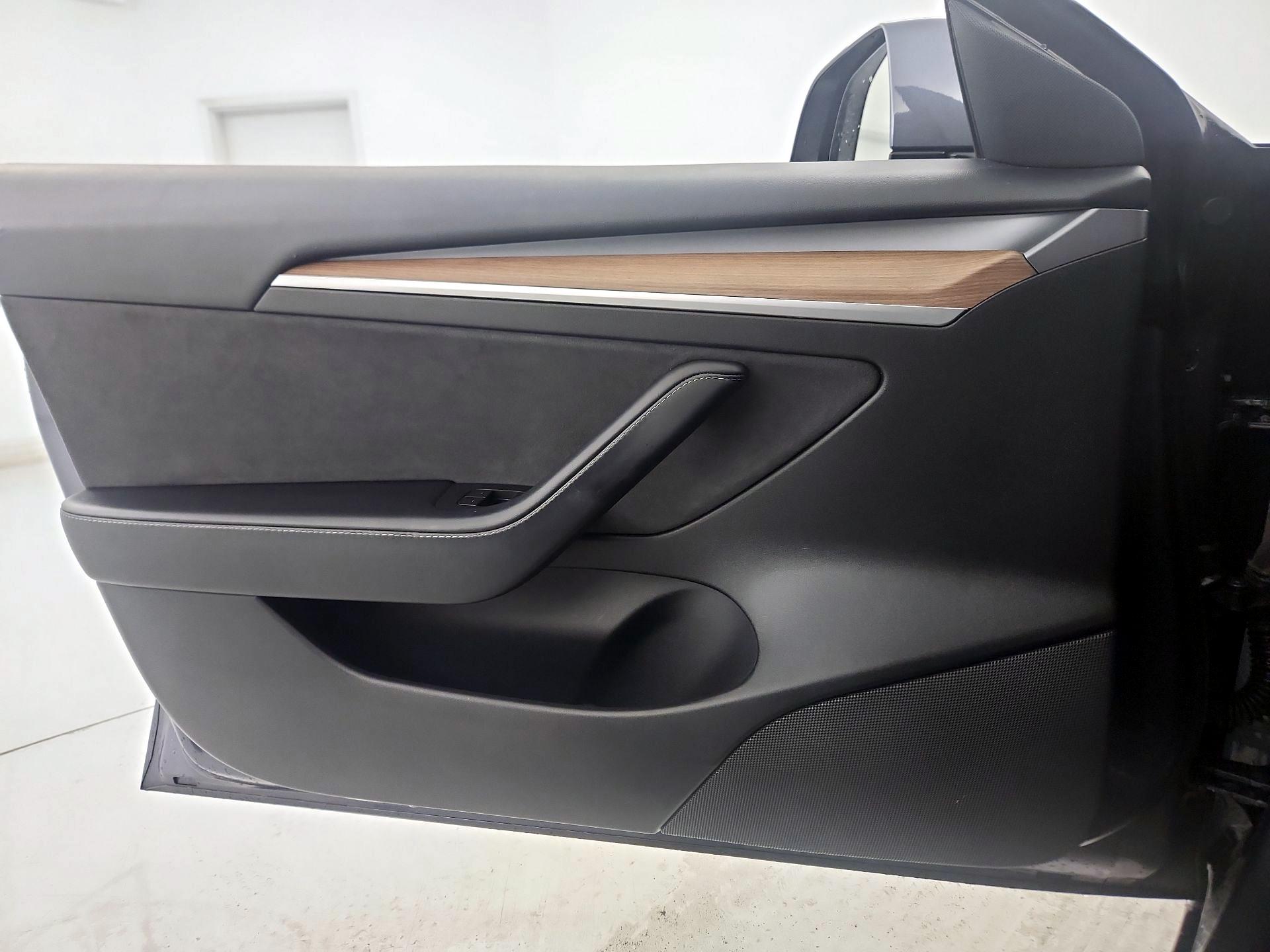 Thumbnail: 2021 Tesla Model 3 - 12