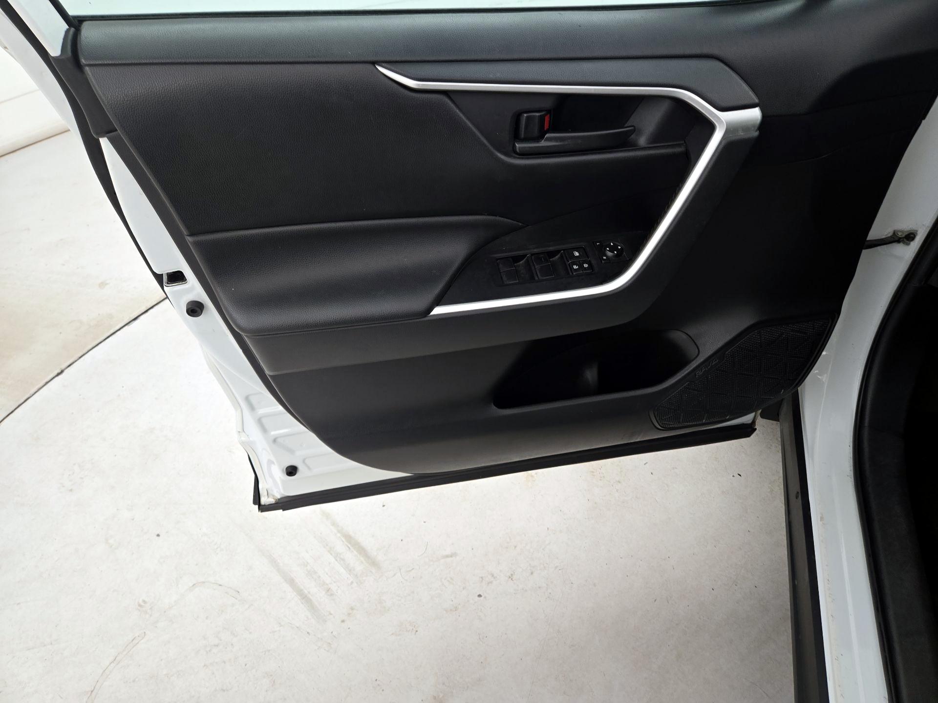 Thumbnail: 2019 Toyota RAV4 - 12