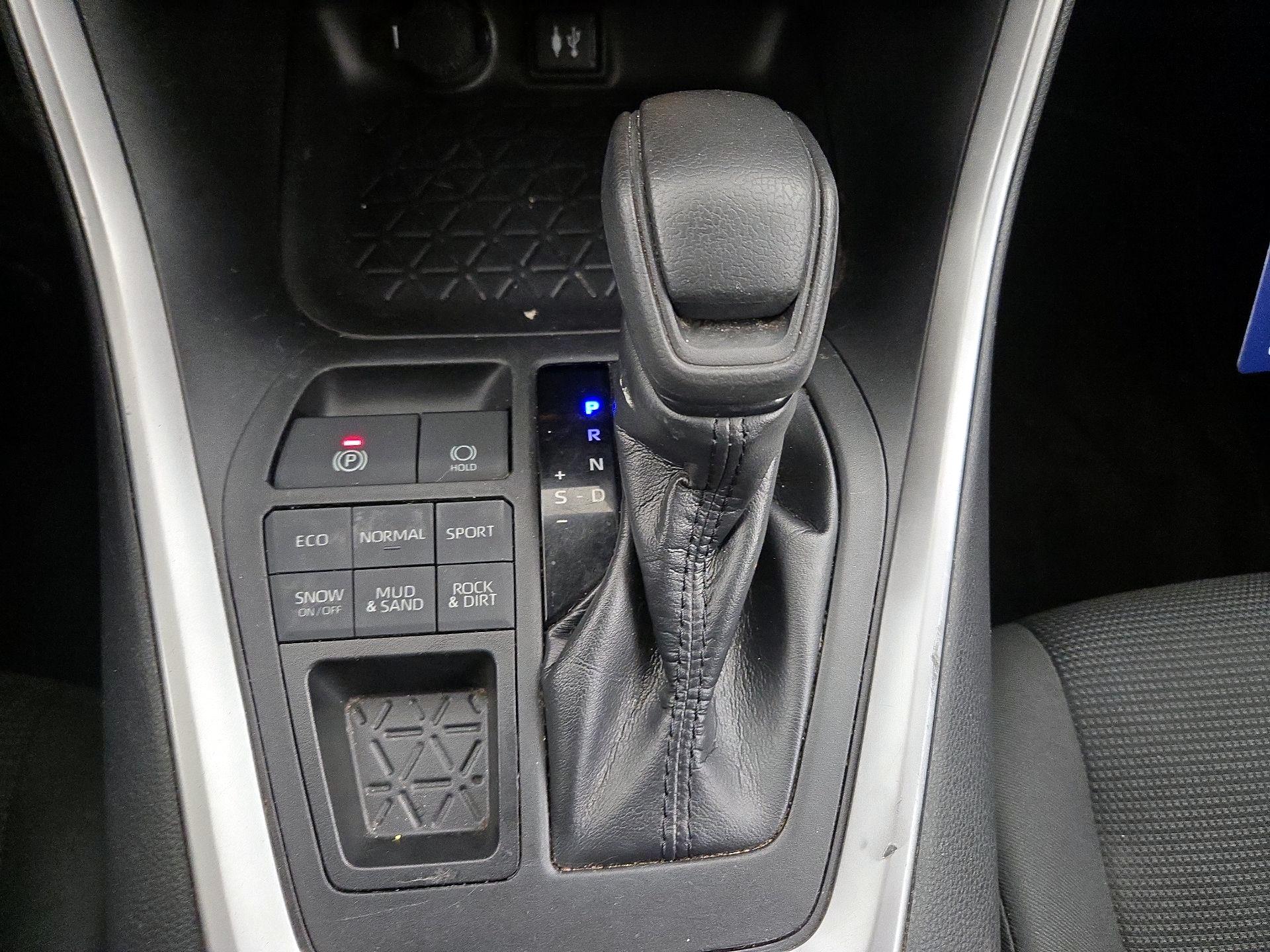 Thumbnail: 2019 Toyota RAV4 - 17