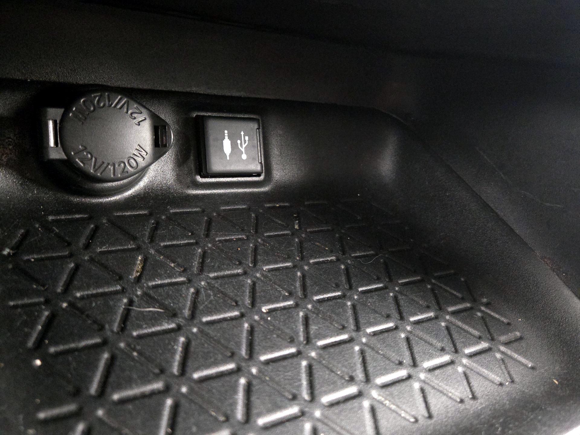 Thumbnail: 2019 Toyota RAV4 - 18