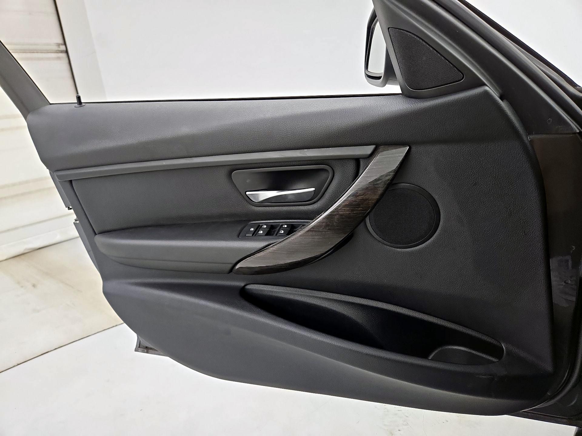 Thumbnail: 2015 BMW 3 Series - 12