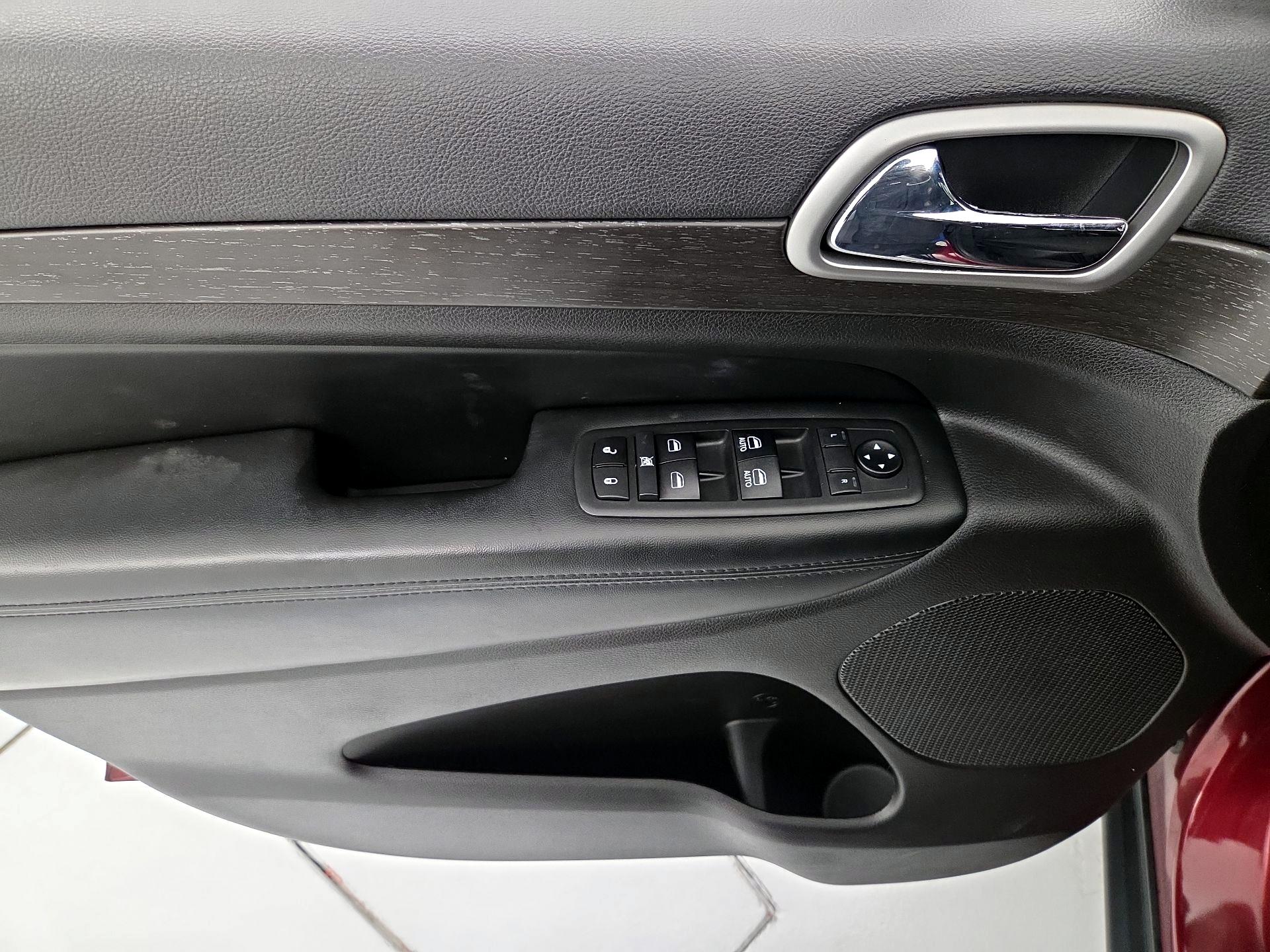 Thumbnail: 2018 Jeep Grand Cherokee - 12