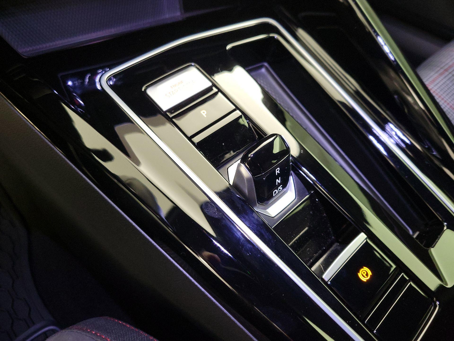 Thumbnail: 2025 Volkswagen Golf - 17