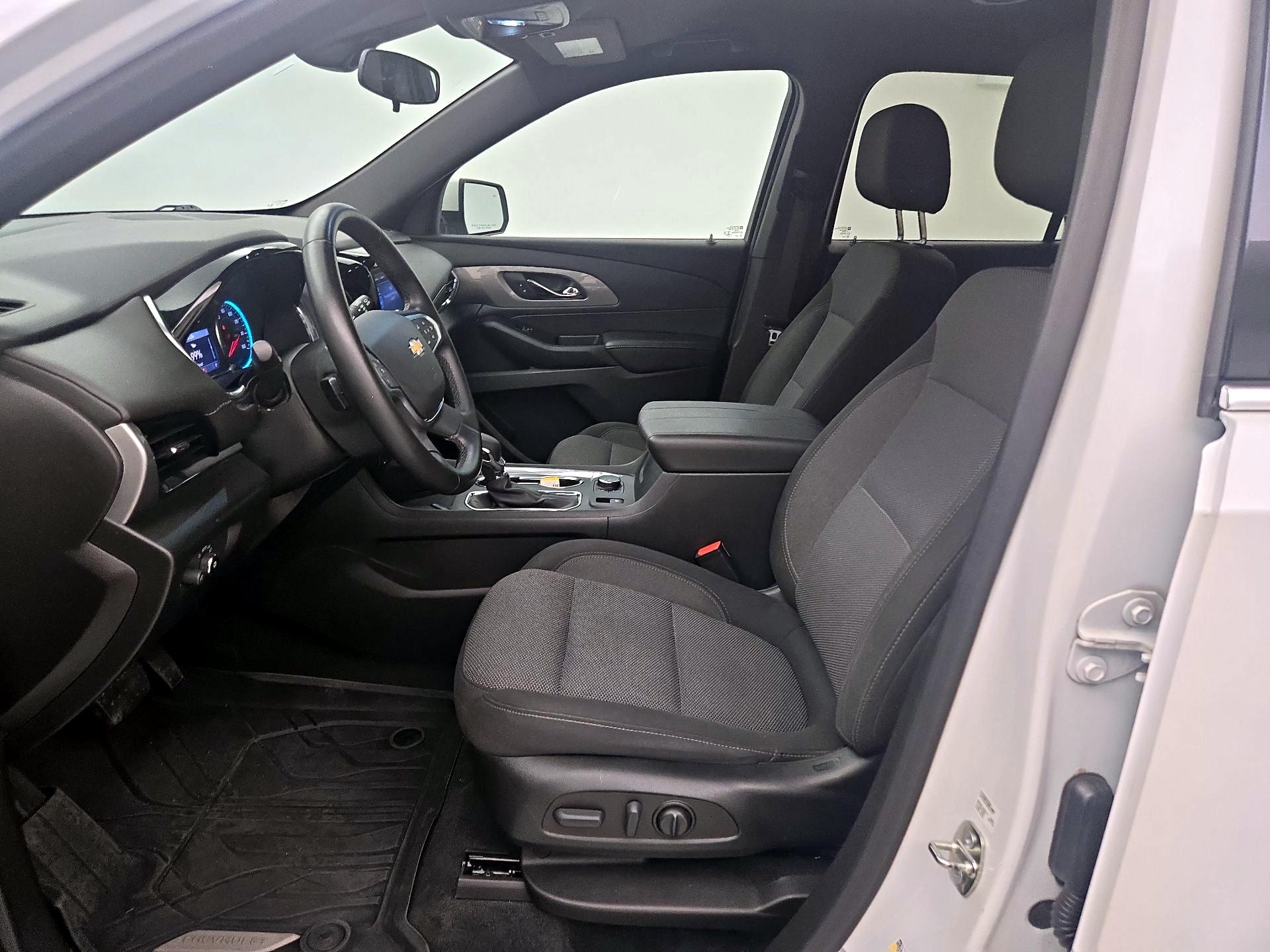 Thumbnail: 2023 Chevrolet Traverse - 11