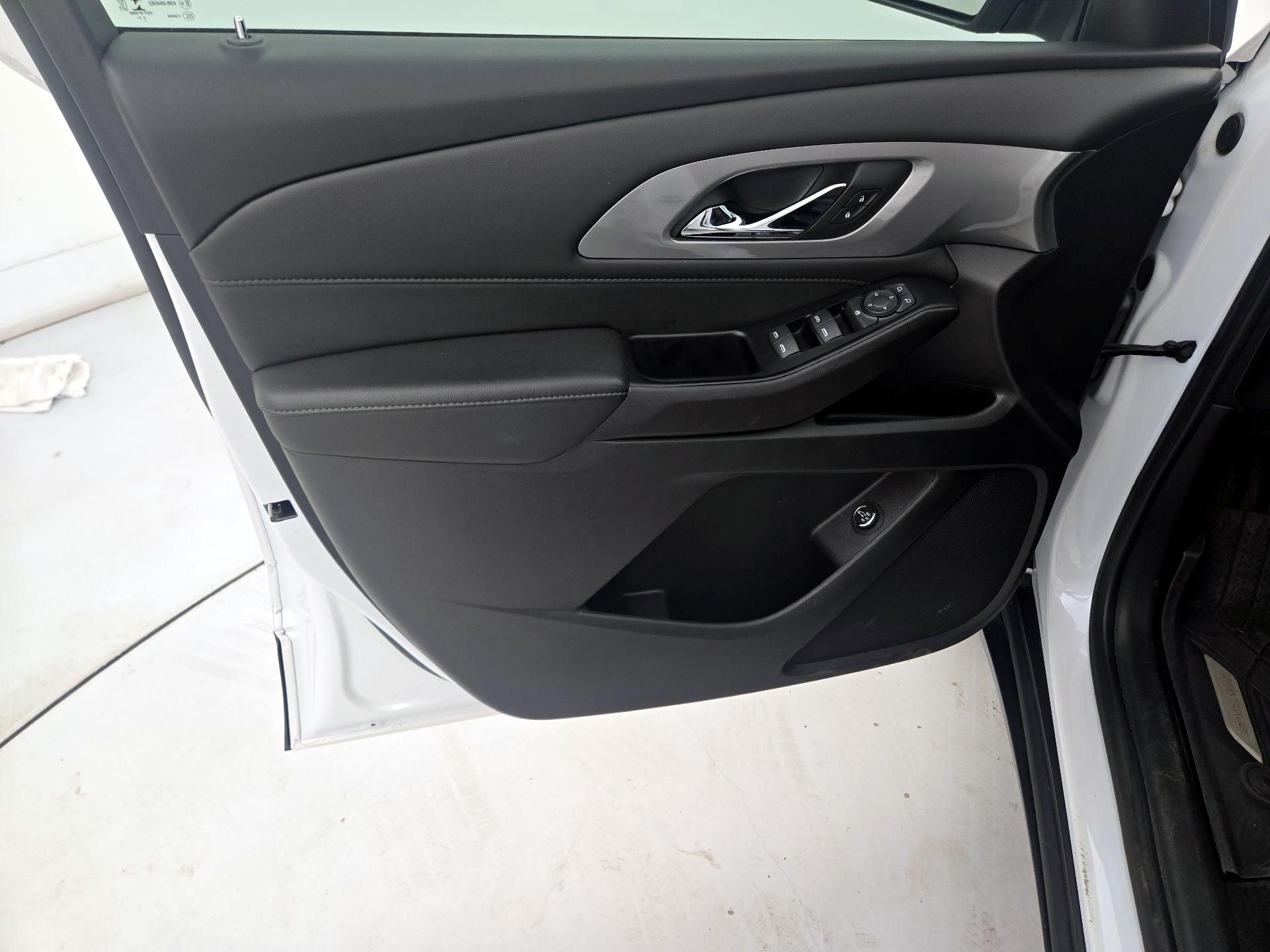 Thumbnail: 2023 Chevrolet Traverse - 12