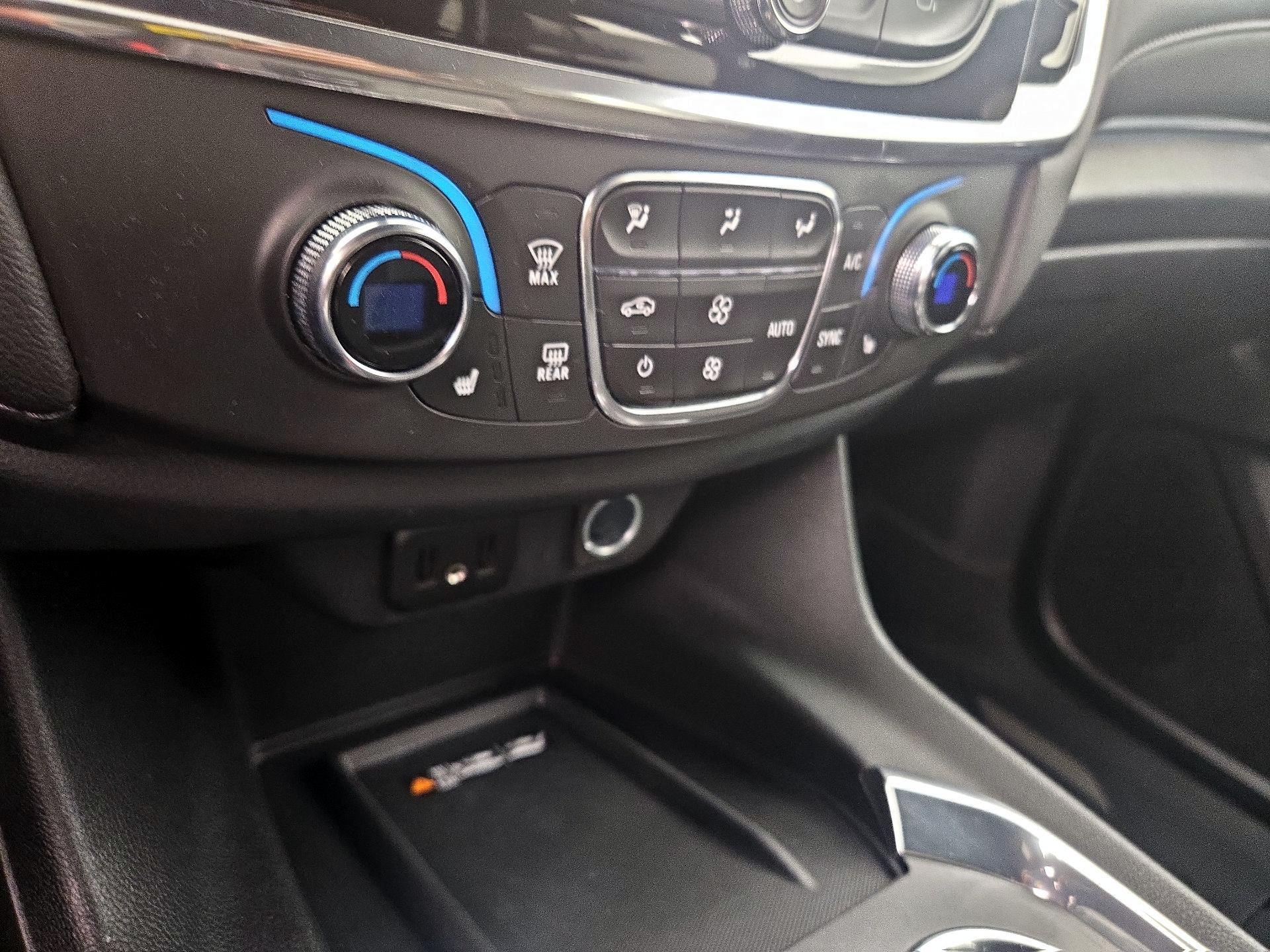 Thumbnail: 2023 Chevrolet Traverse - 16