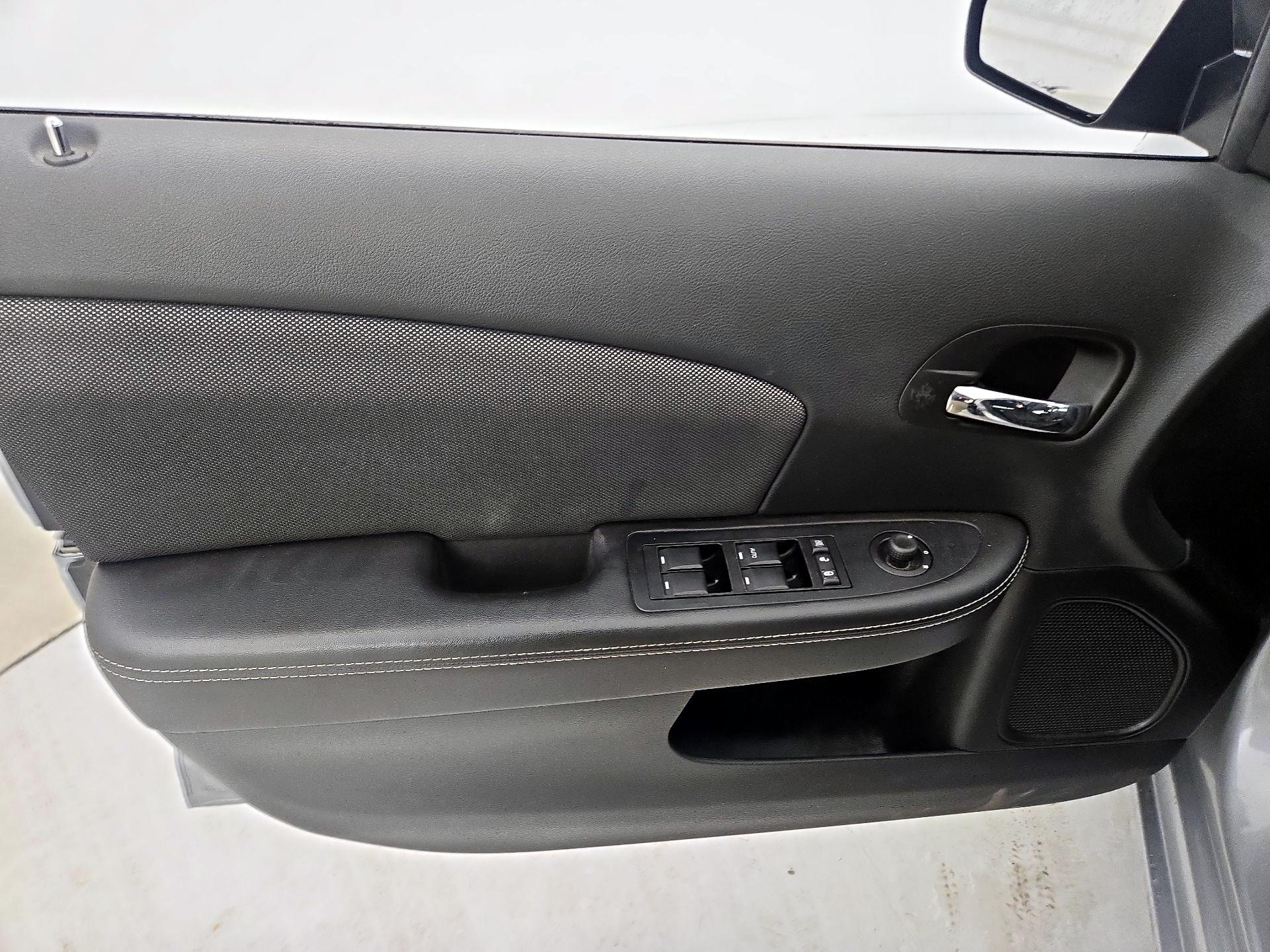 Thumbnail: 2014 Dodge Avenger - 12