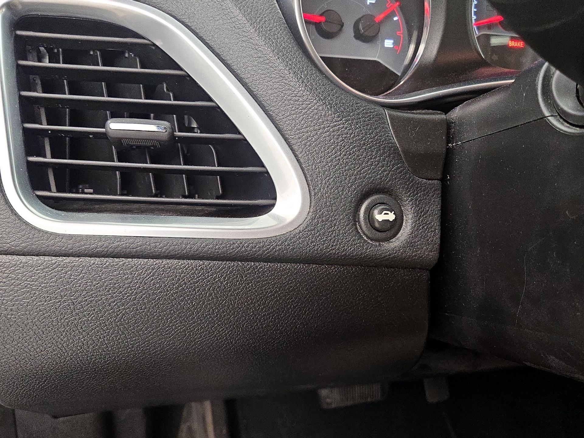 Thumbnail: 2014 Dodge Avenger - 13