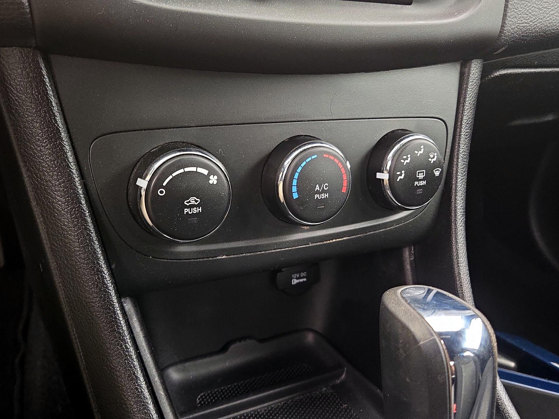 Thumbnail: 2014 Dodge Avenger - 15