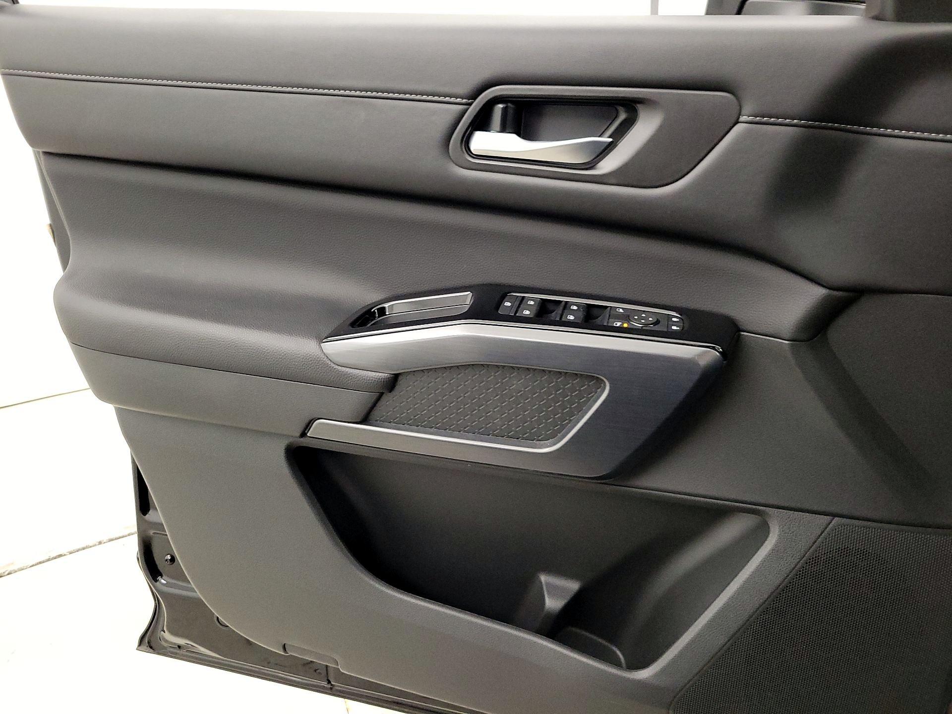 Thumbnail: 2025 Nissan Pathfinder - 12