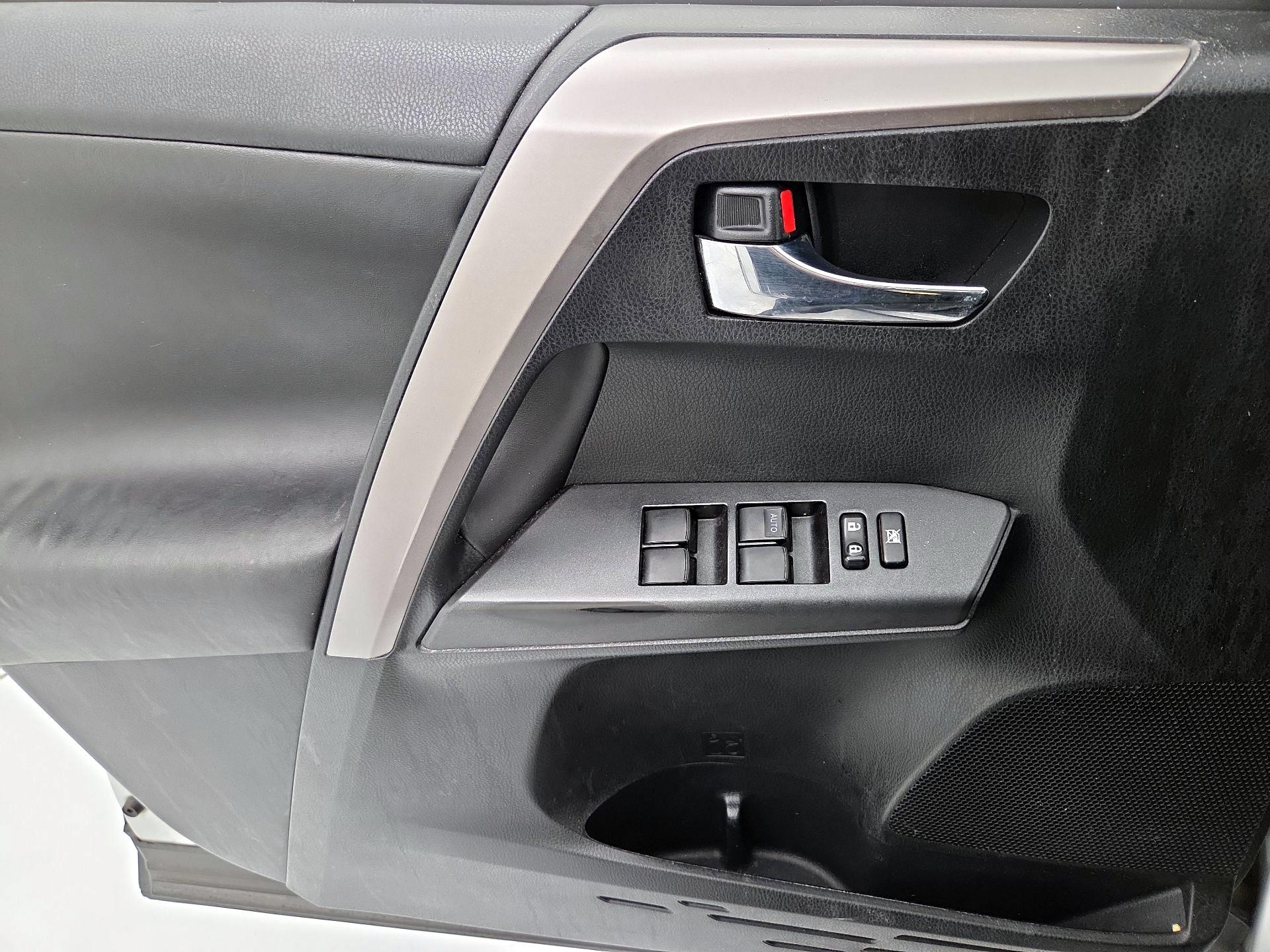 Thumbnail: 2016 Toyota RAV4 - 12