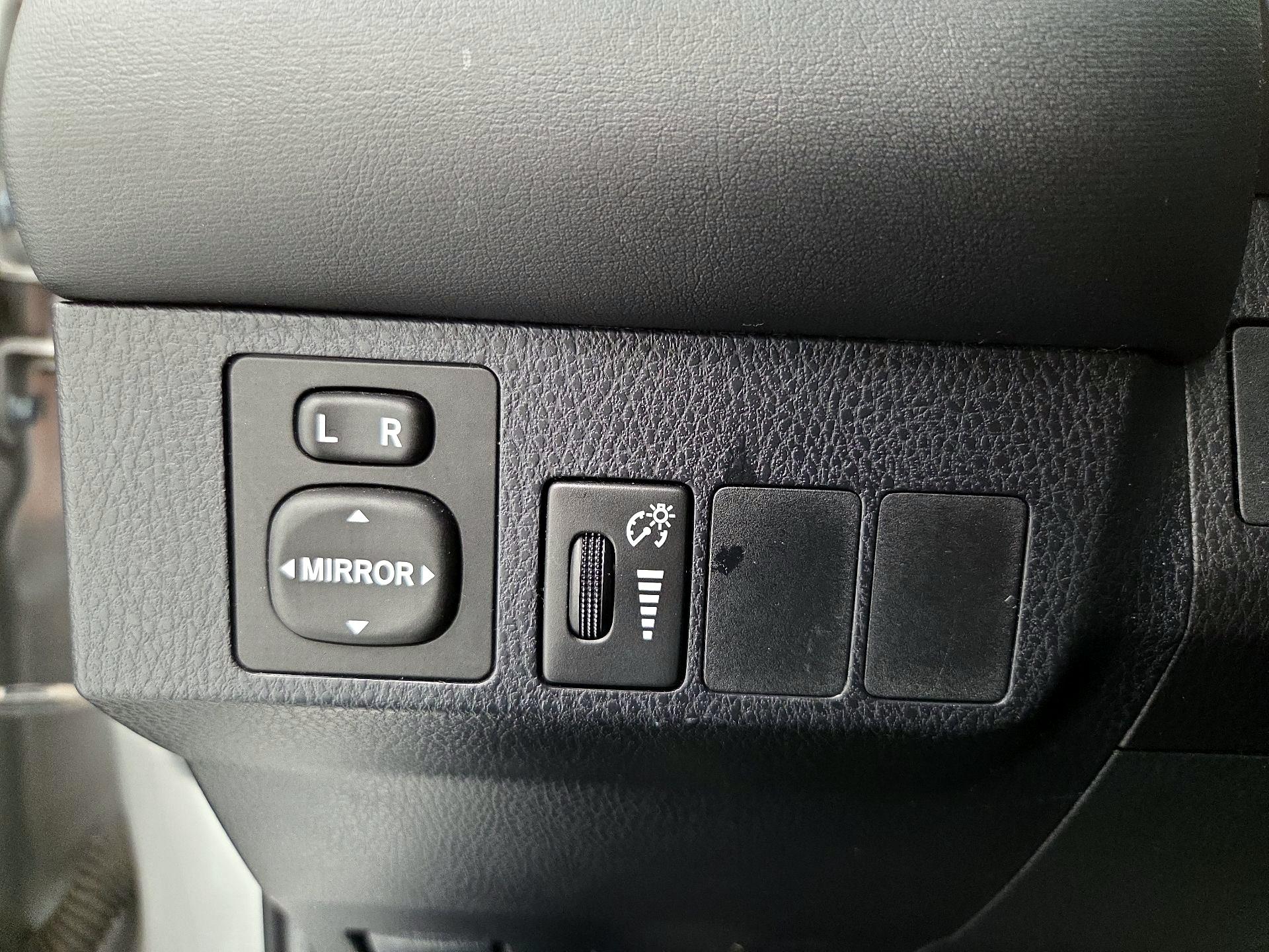 Thumbnail: 2016 Toyota RAV4 - 13