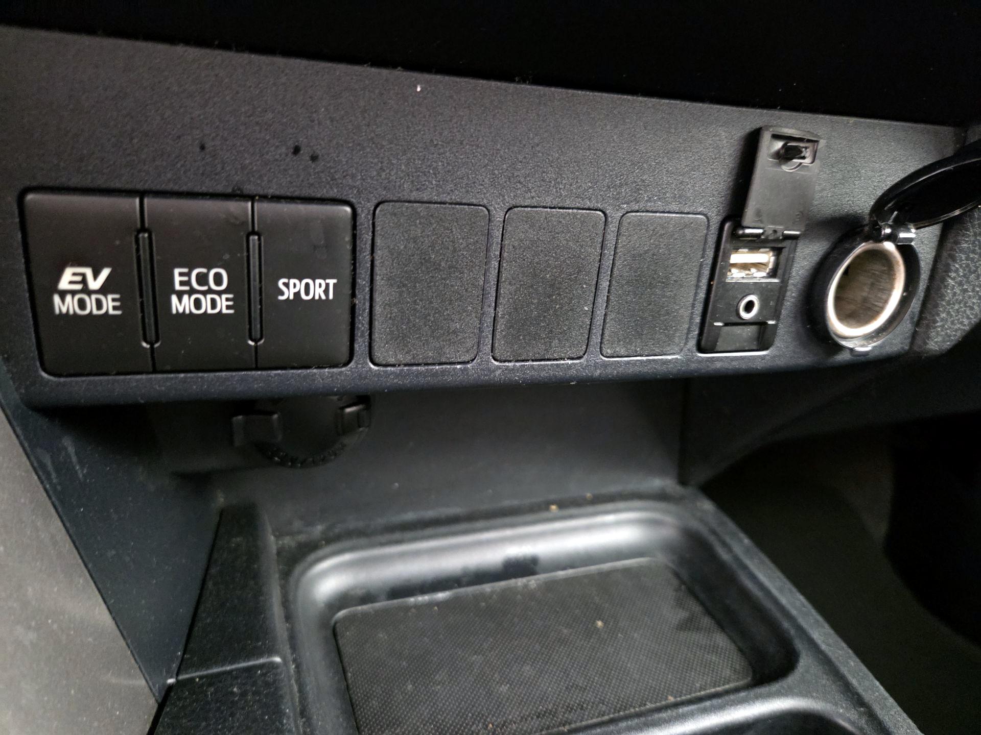 Thumbnail: 2016 Toyota RAV4 - 18