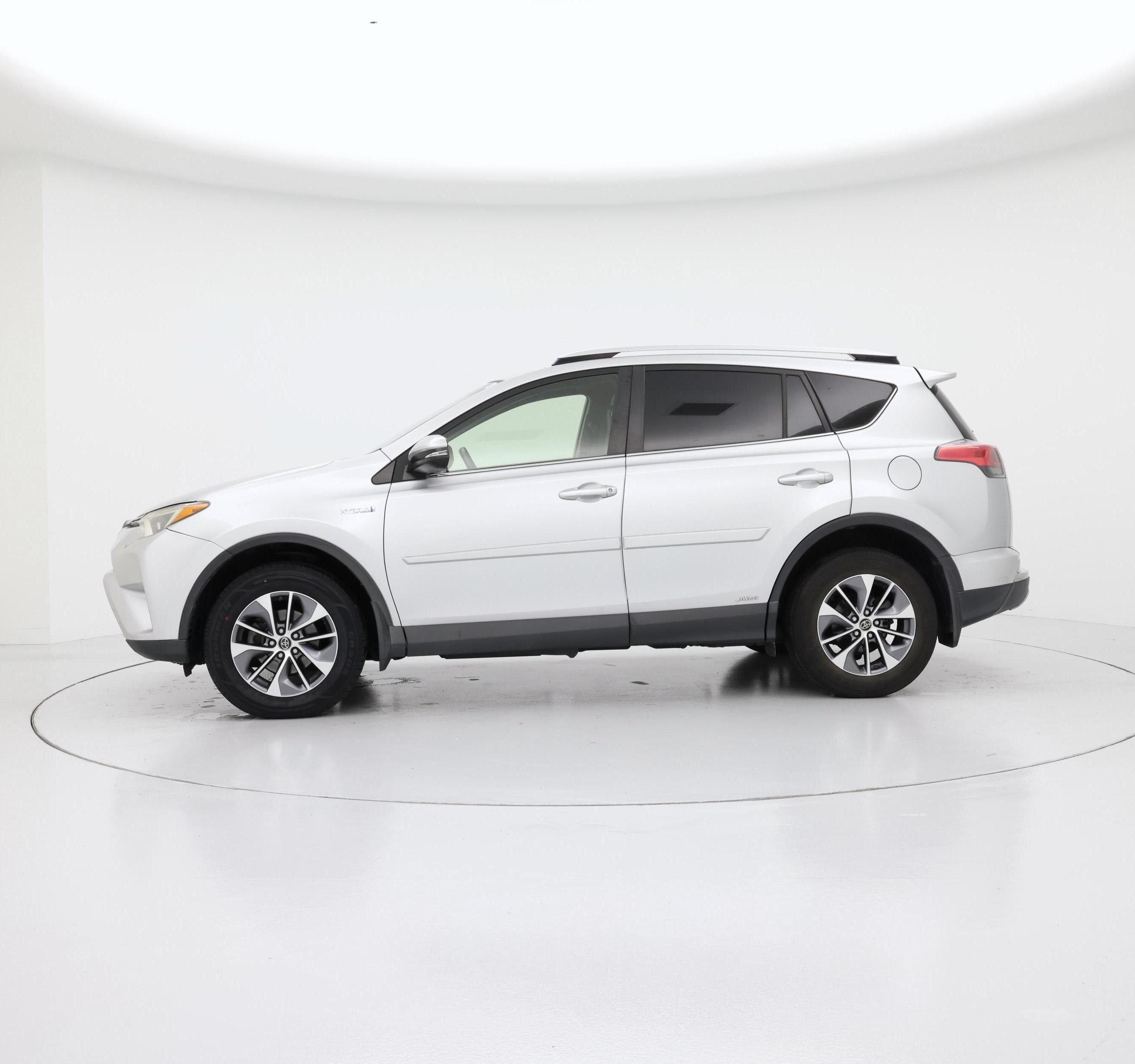 Thumbnail: 2016 Toyota RAV4 - 3