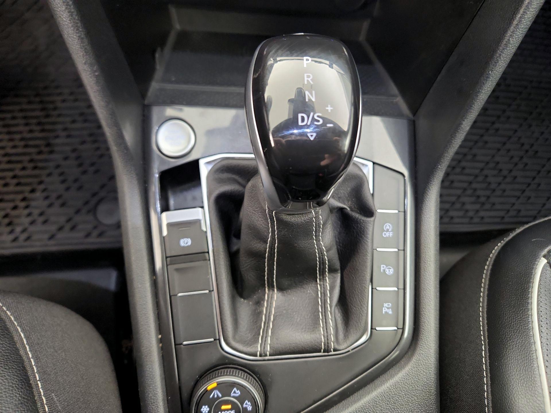 Thumbnail: 2024 Volkswagen Tiguan - 18