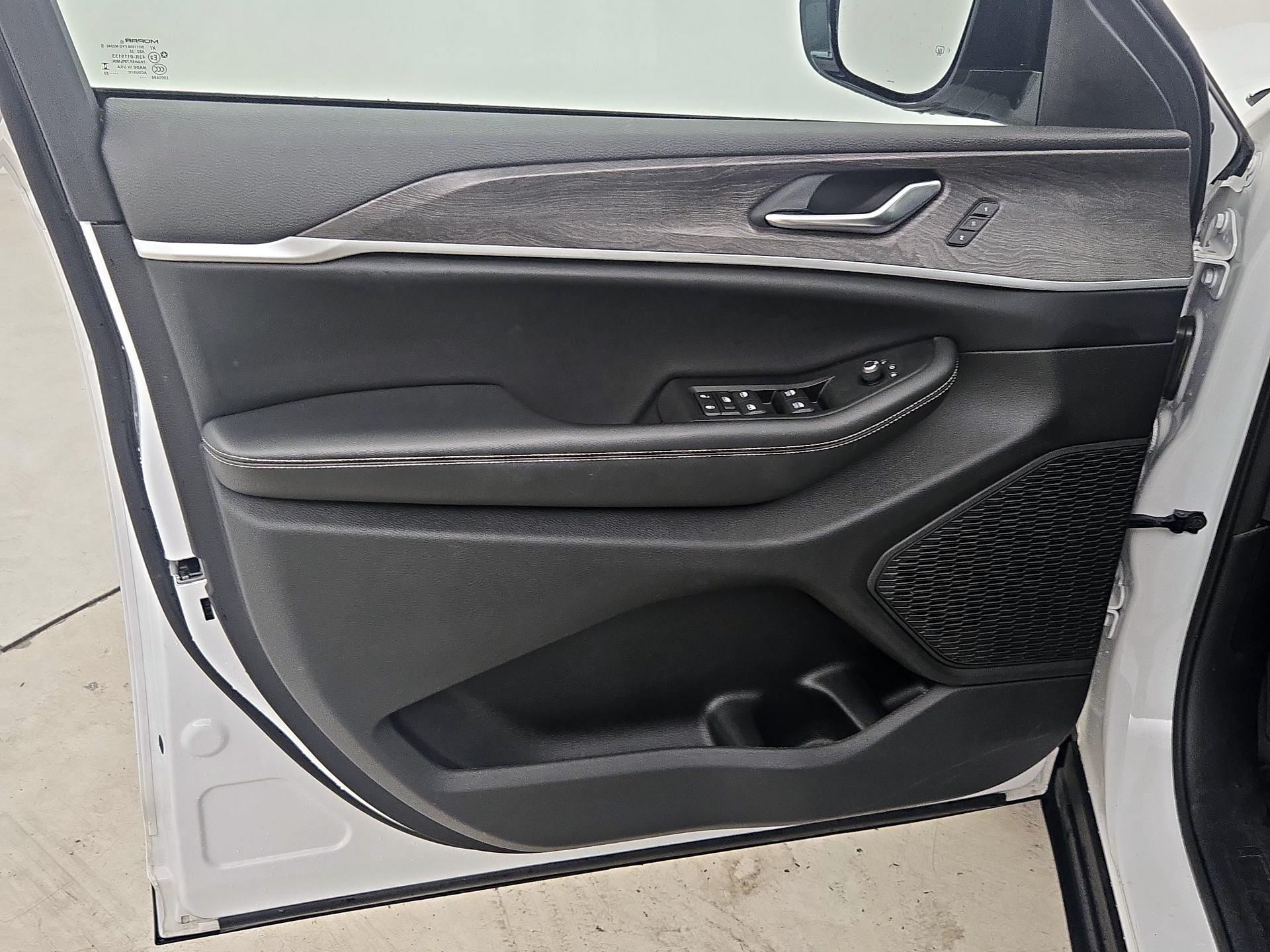 Thumbnail: 2023 Jeep Grand Cherokee - 12