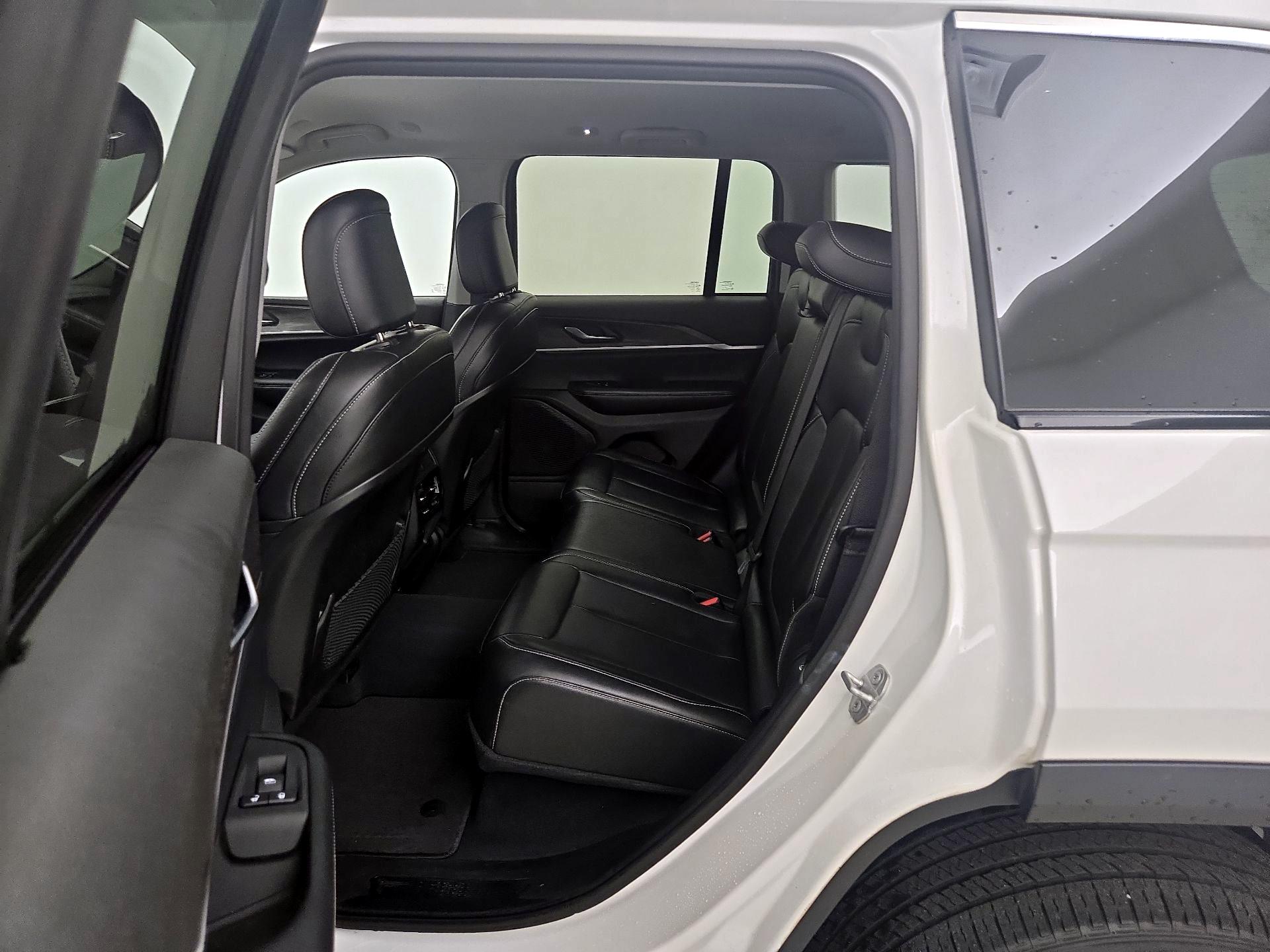 Thumbnail: 2023 Jeep Grand Cherokee - 20