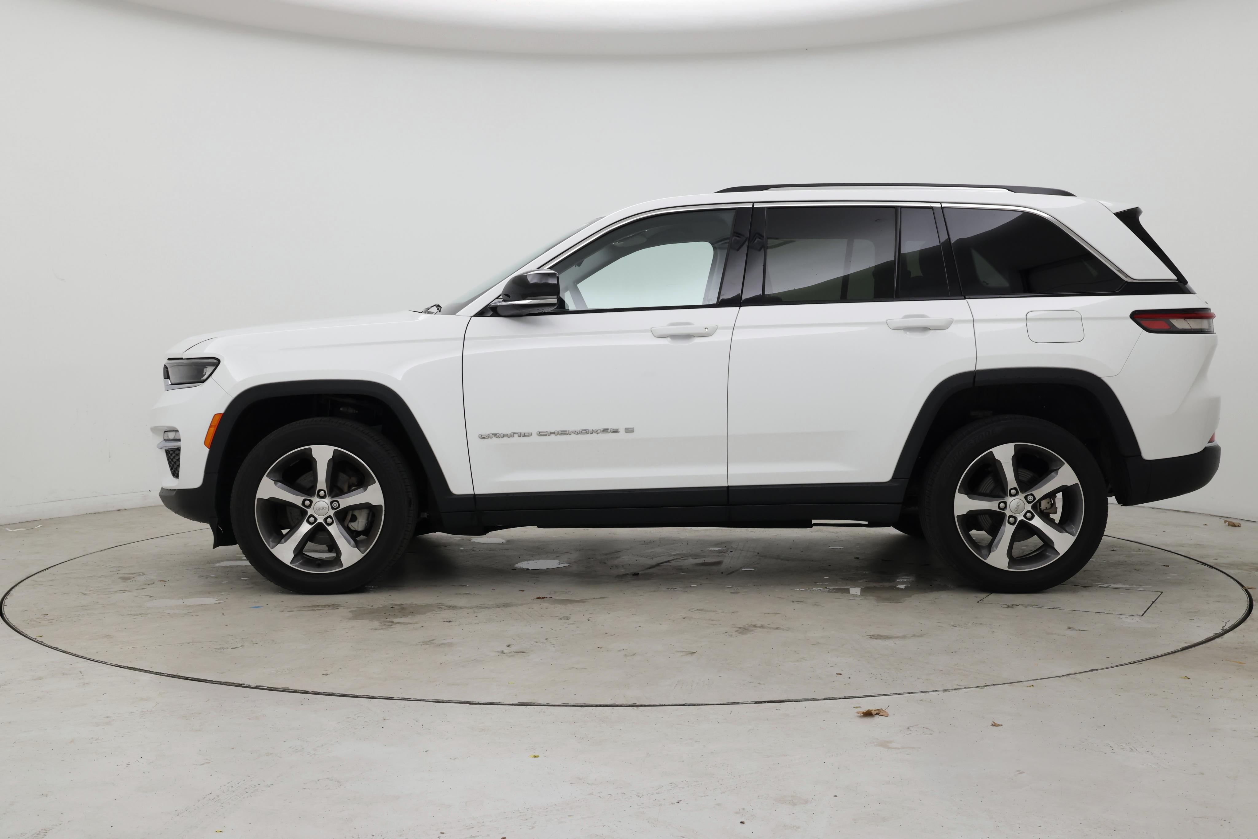 Thumbnail: 2023 Jeep Grand Cherokee - 3