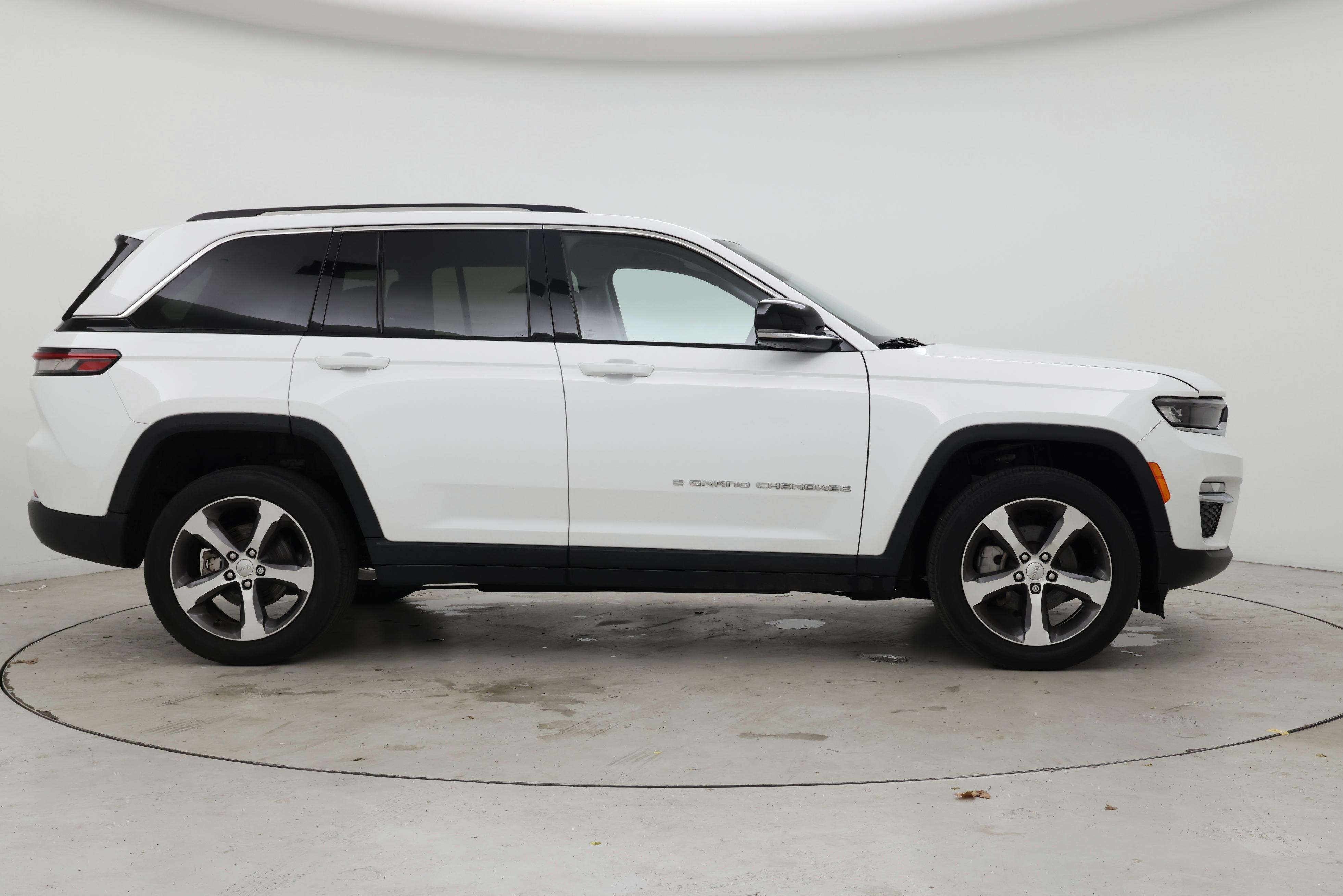 Thumbnail: 2023 Jeep Grand Cherokee - 7