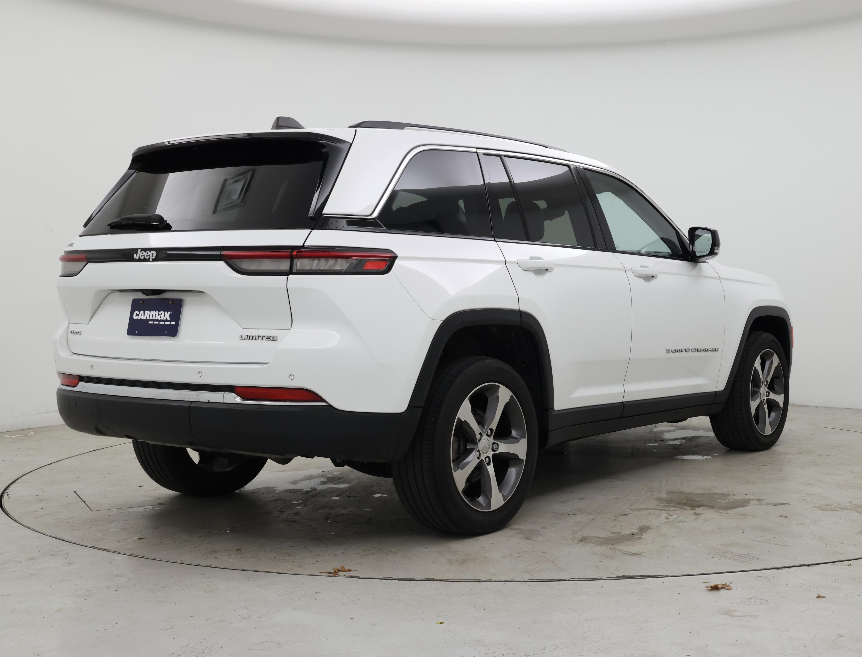 Thumbnail: 2023 Jeep Grand Cherokee - 8