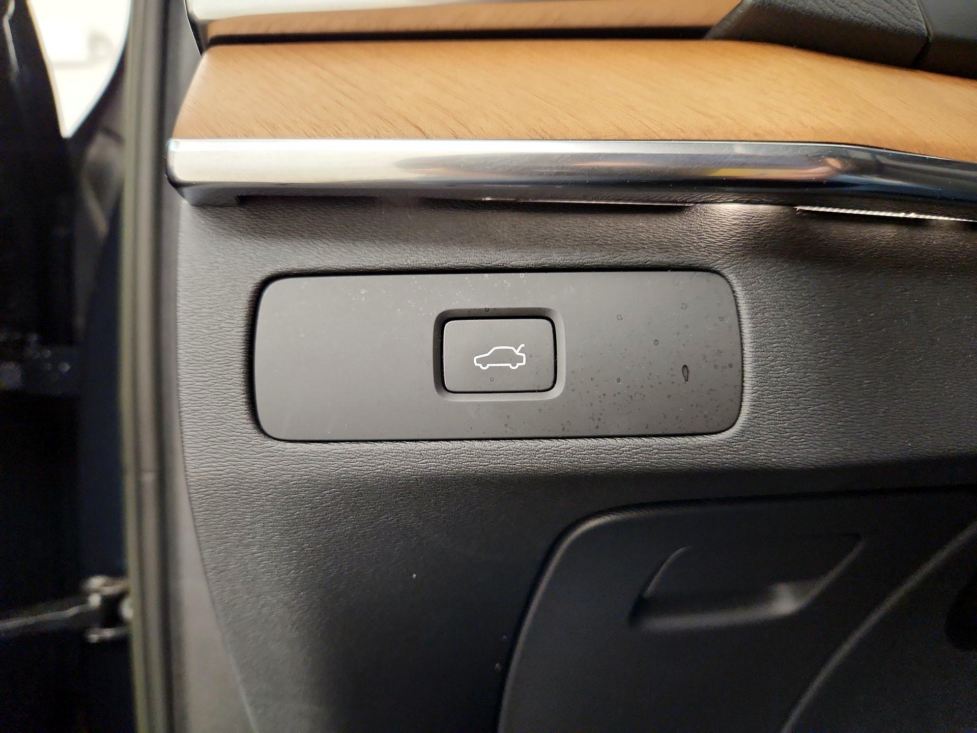 Thumbnail: 2023 Volvo XC90 - 11