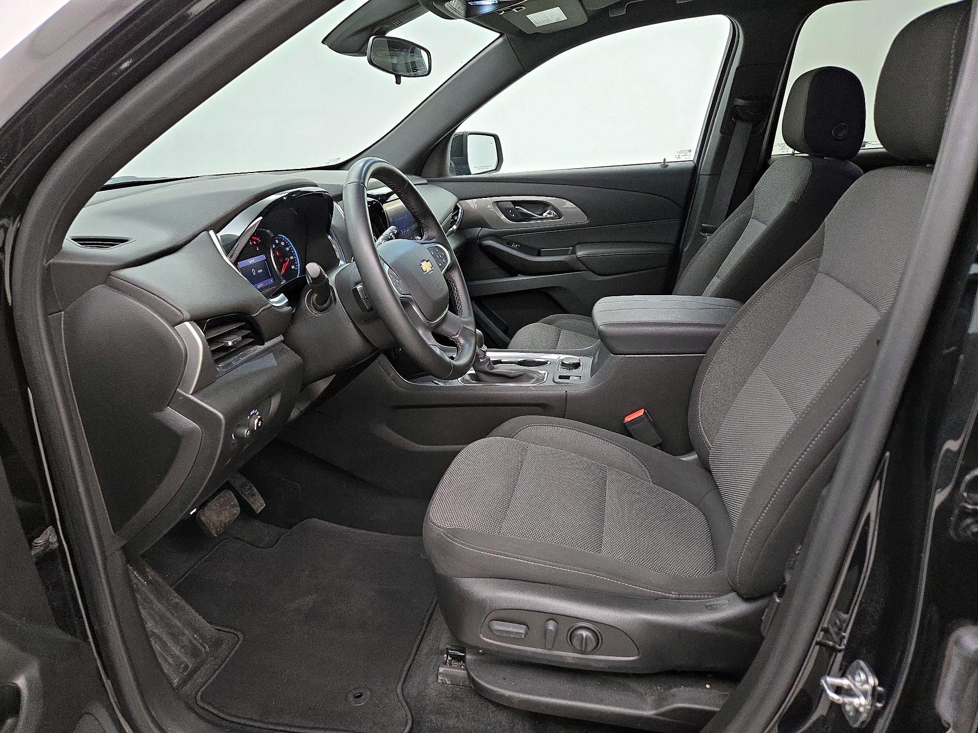 Thumbnail: 2023 Chevrolet Traverse - 11