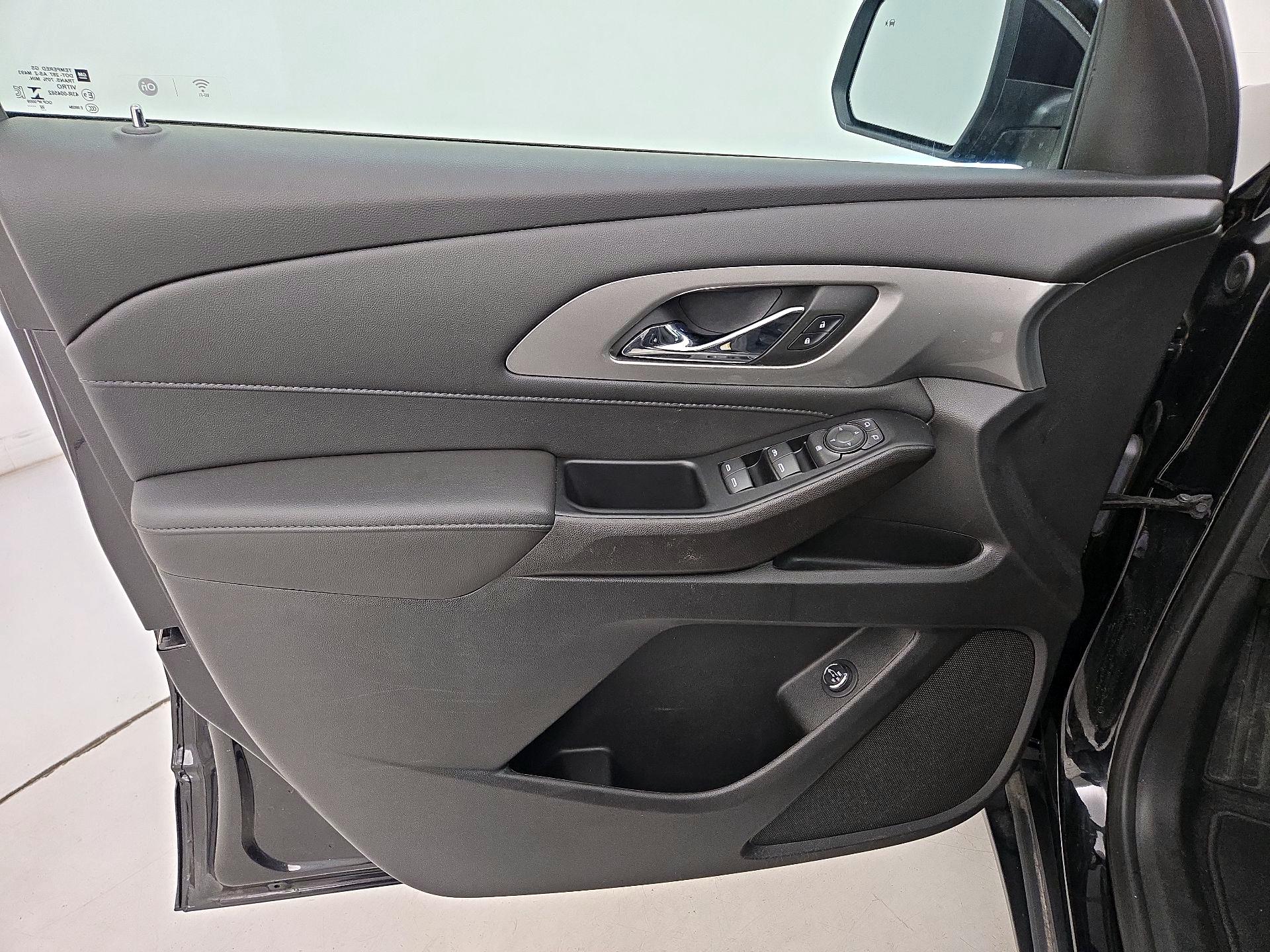 Thumbnail: 2023 Chevrolet Traverse - 12