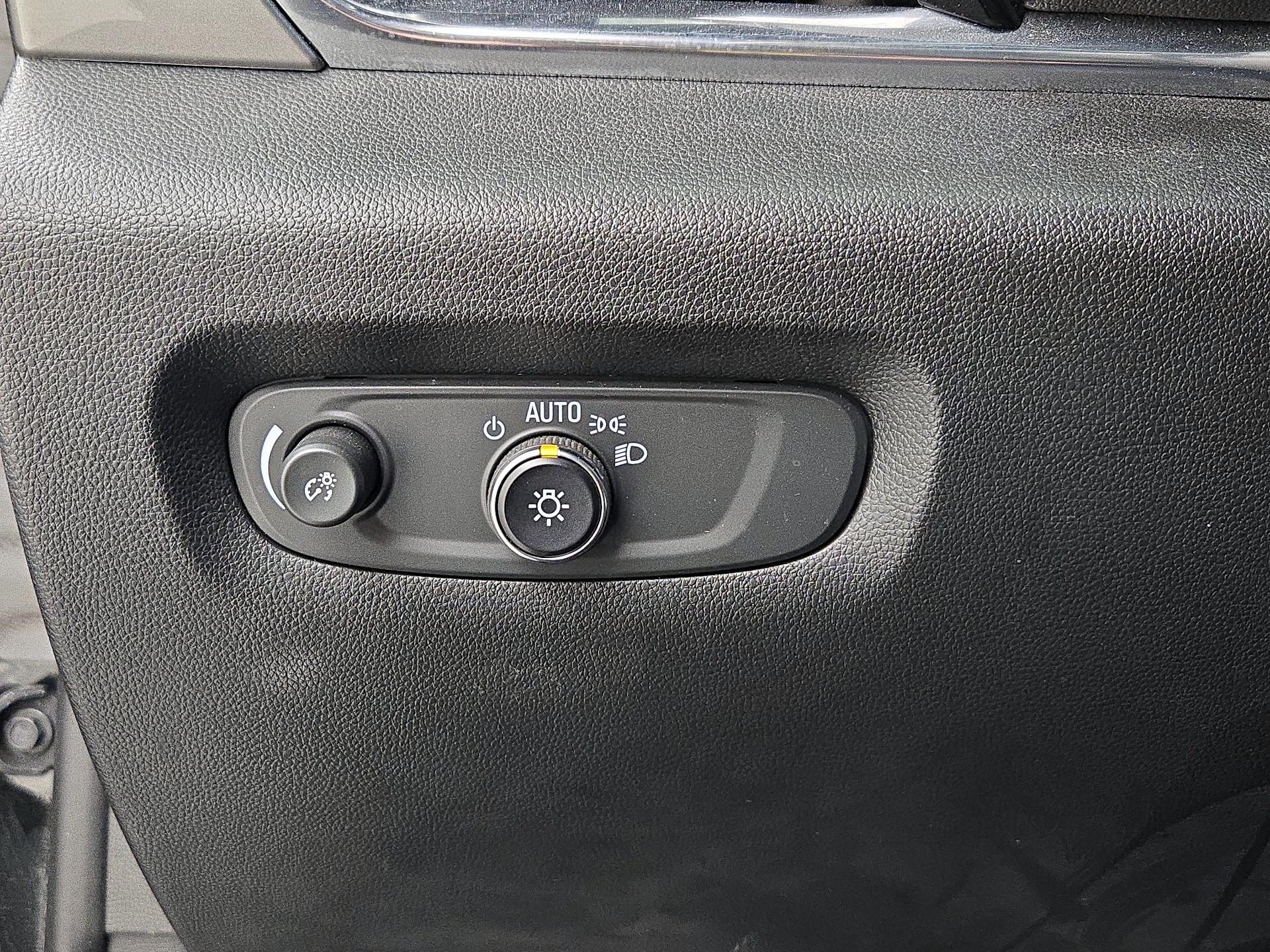 Thumbnail: 2023 Chevrolet Traverse - 13