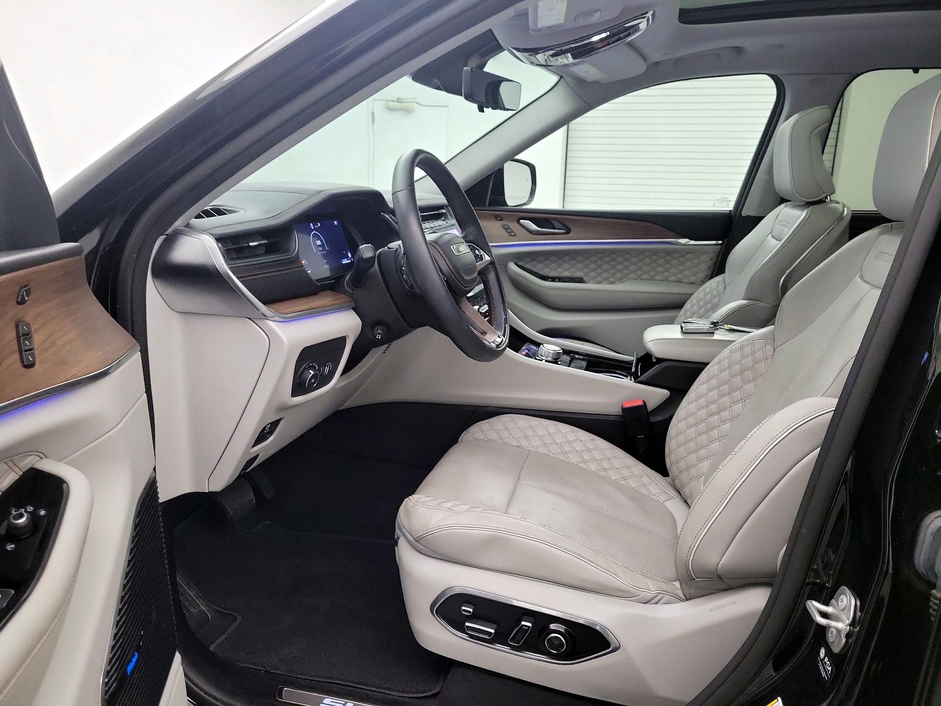 Thumbnail: 2022 Jeep Grand Cherokee - 11