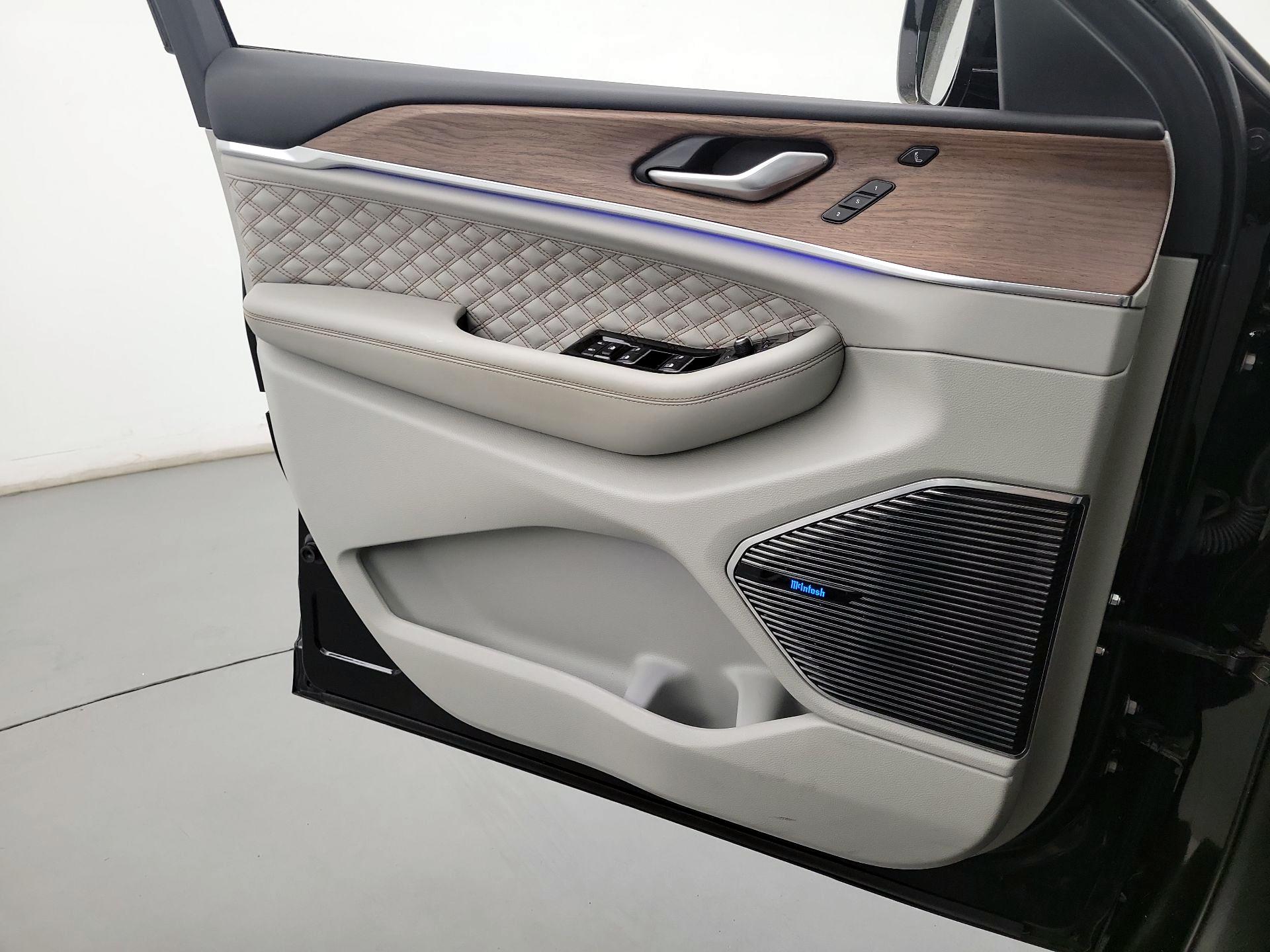 Thumbnail: 2022 Jeep Grand Cherokee - 12