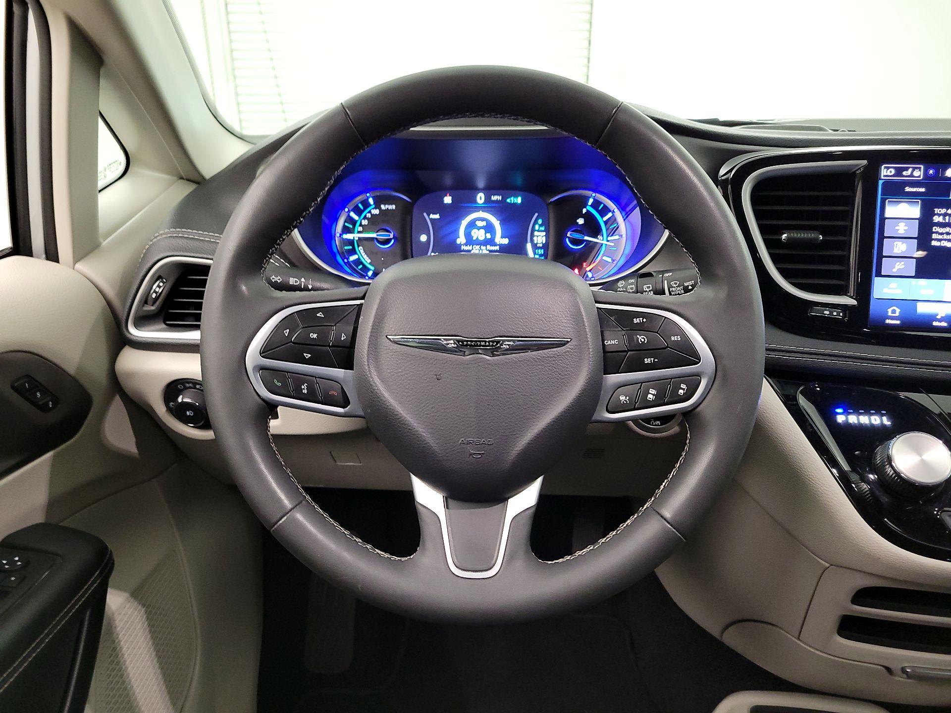 Thumbnail: 2023 Chrysler Pacifica - 10