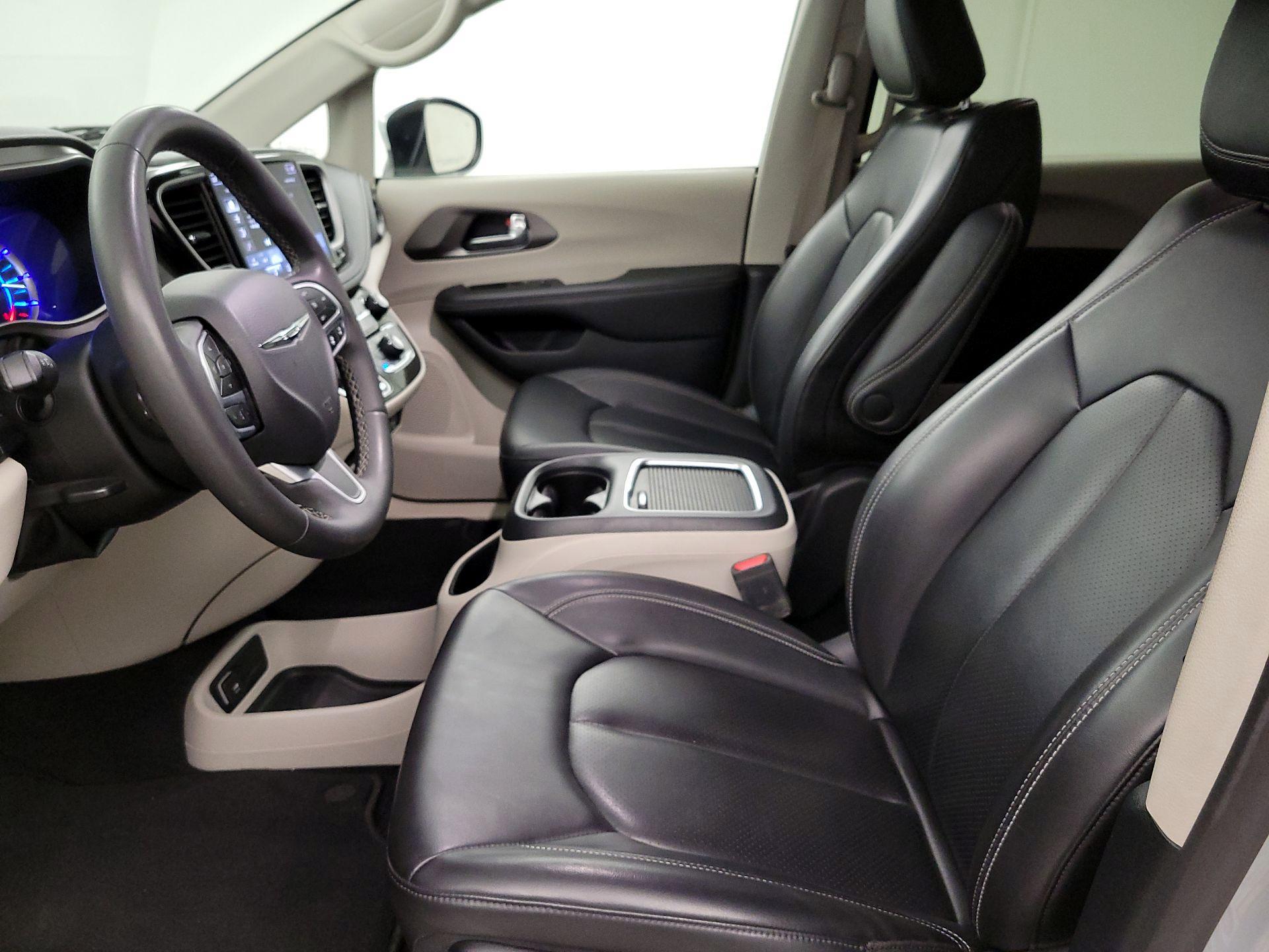 Thumbnail: 2023 Chrysler Pacifica - 11