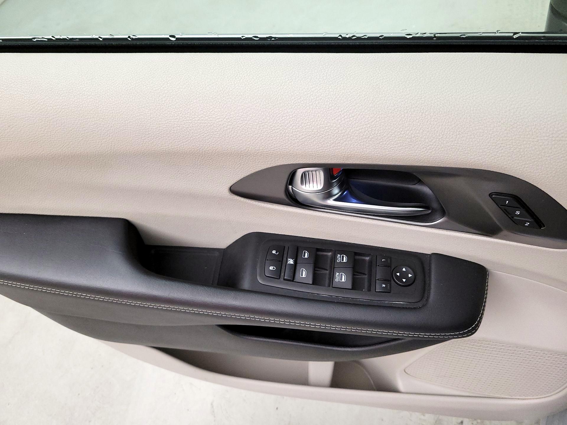 Thumbnail: 2023 Chrysler Pacifica - 12