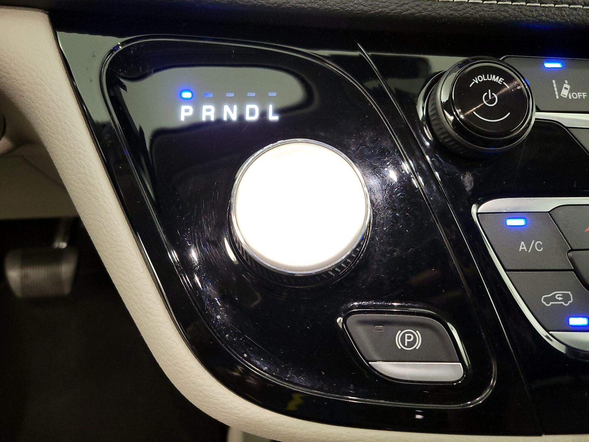 Thumbnail: 2023 Chrysler Pacifica - 17