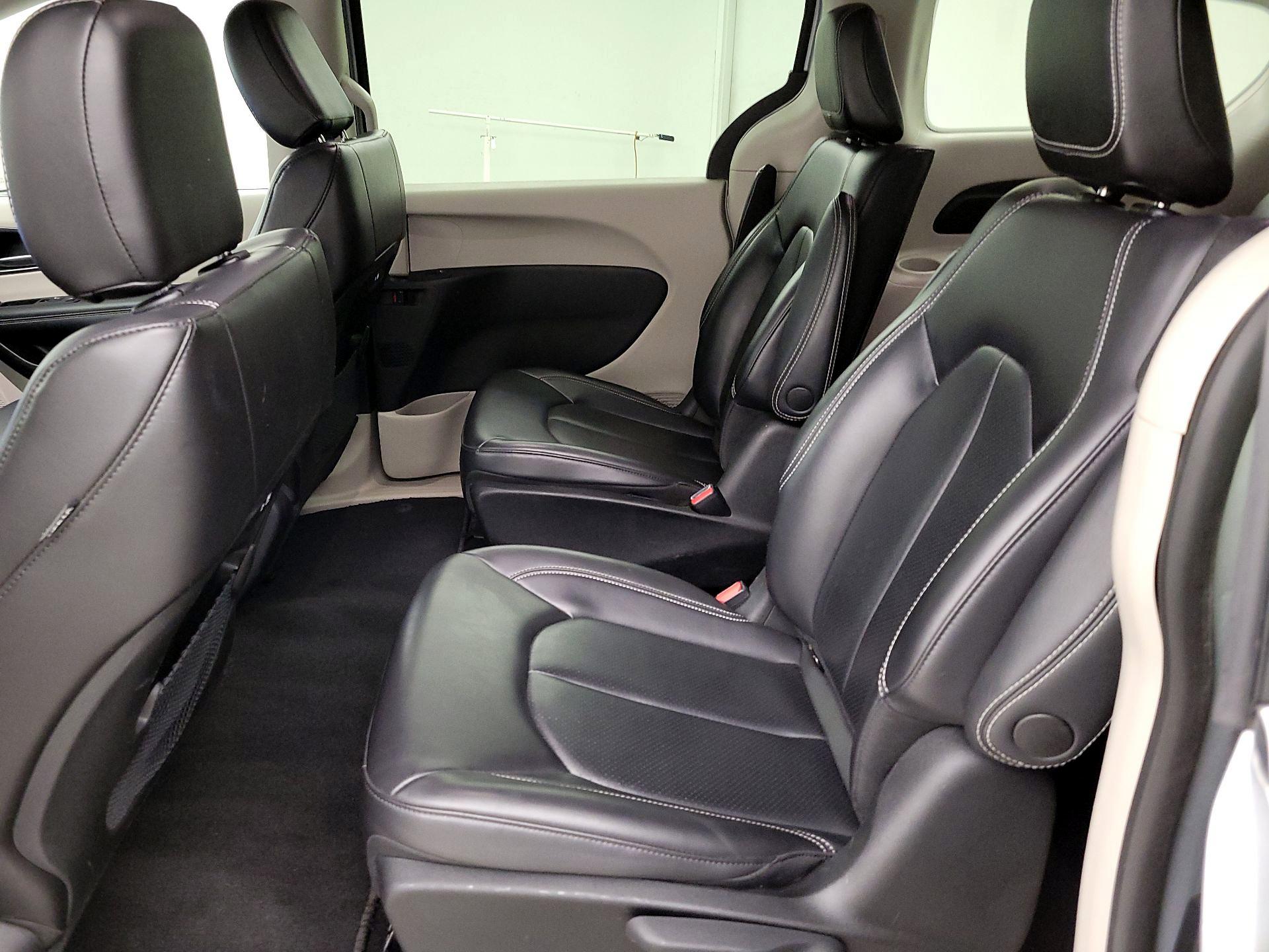 Thumbnail: 2023 Chrysler Pacifica - 19