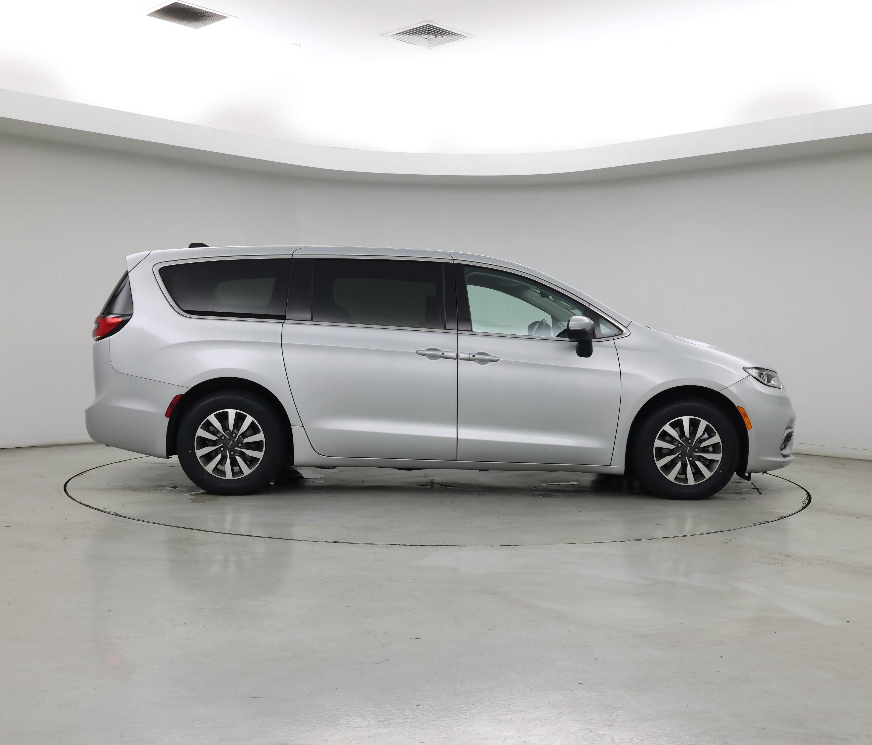 Thumbnail: 2023 Chrysler Pacifica - 7