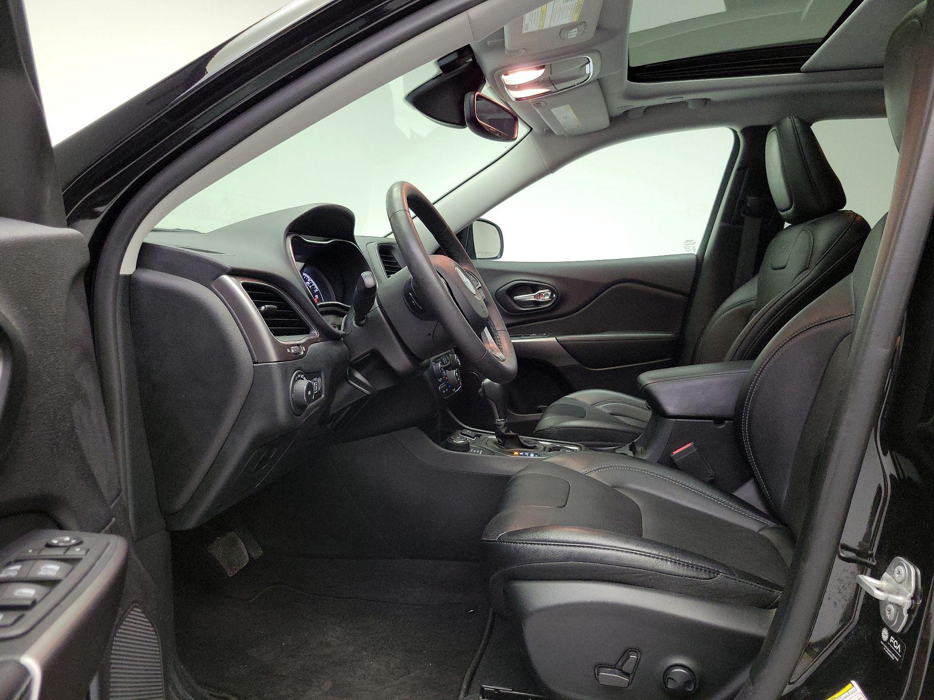 Thumbnail: 2022 Jeep Cherokee - 11