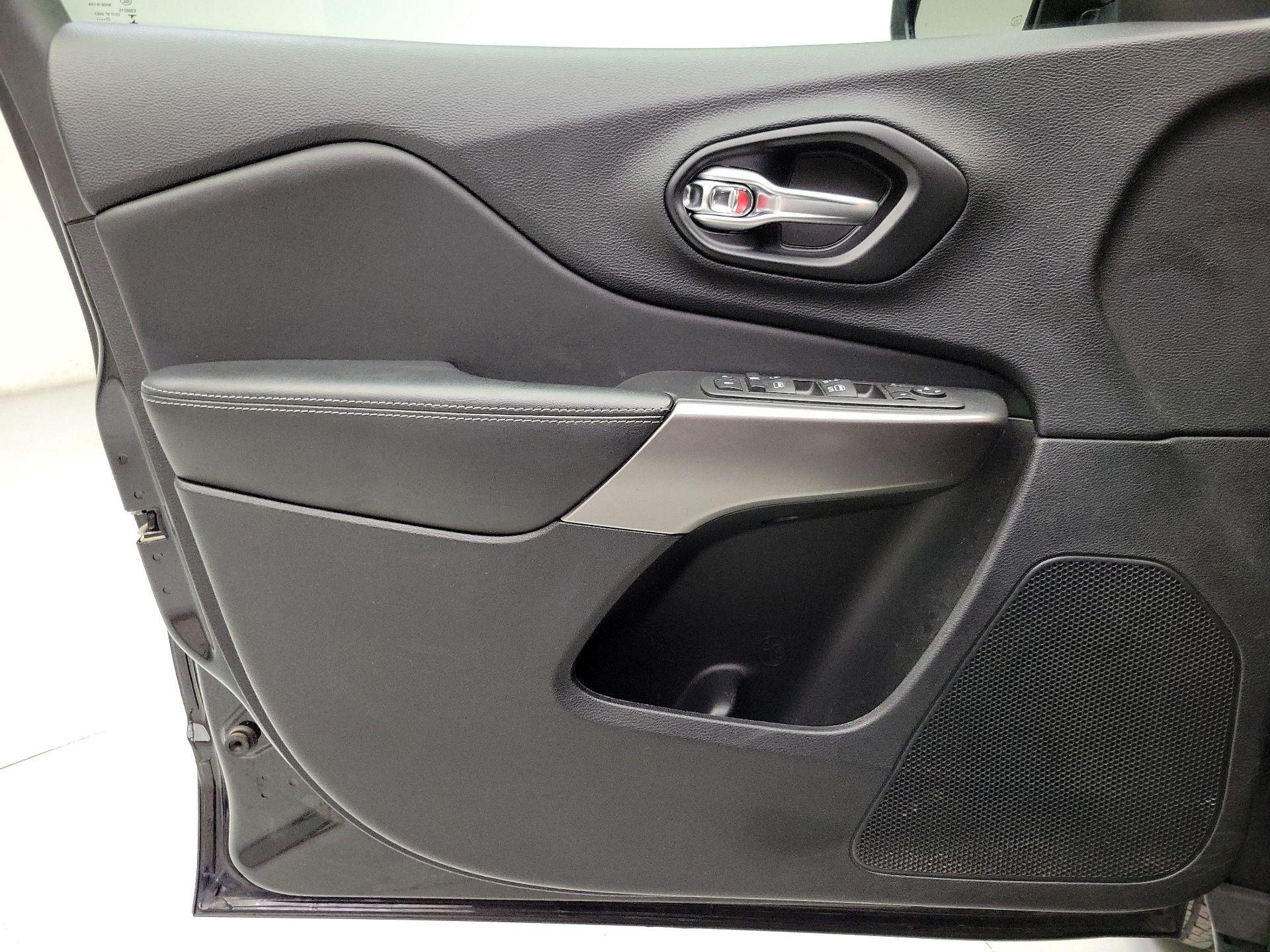 Thumbnail: 2022 Jeep Cherokee - 12