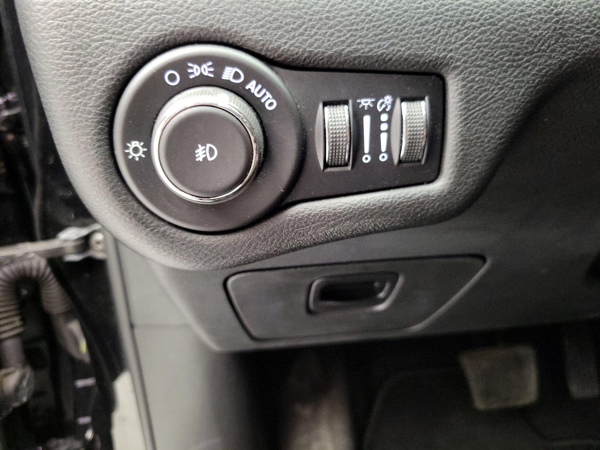 Thumbnail: 2022 Jeep Cherokee - 13