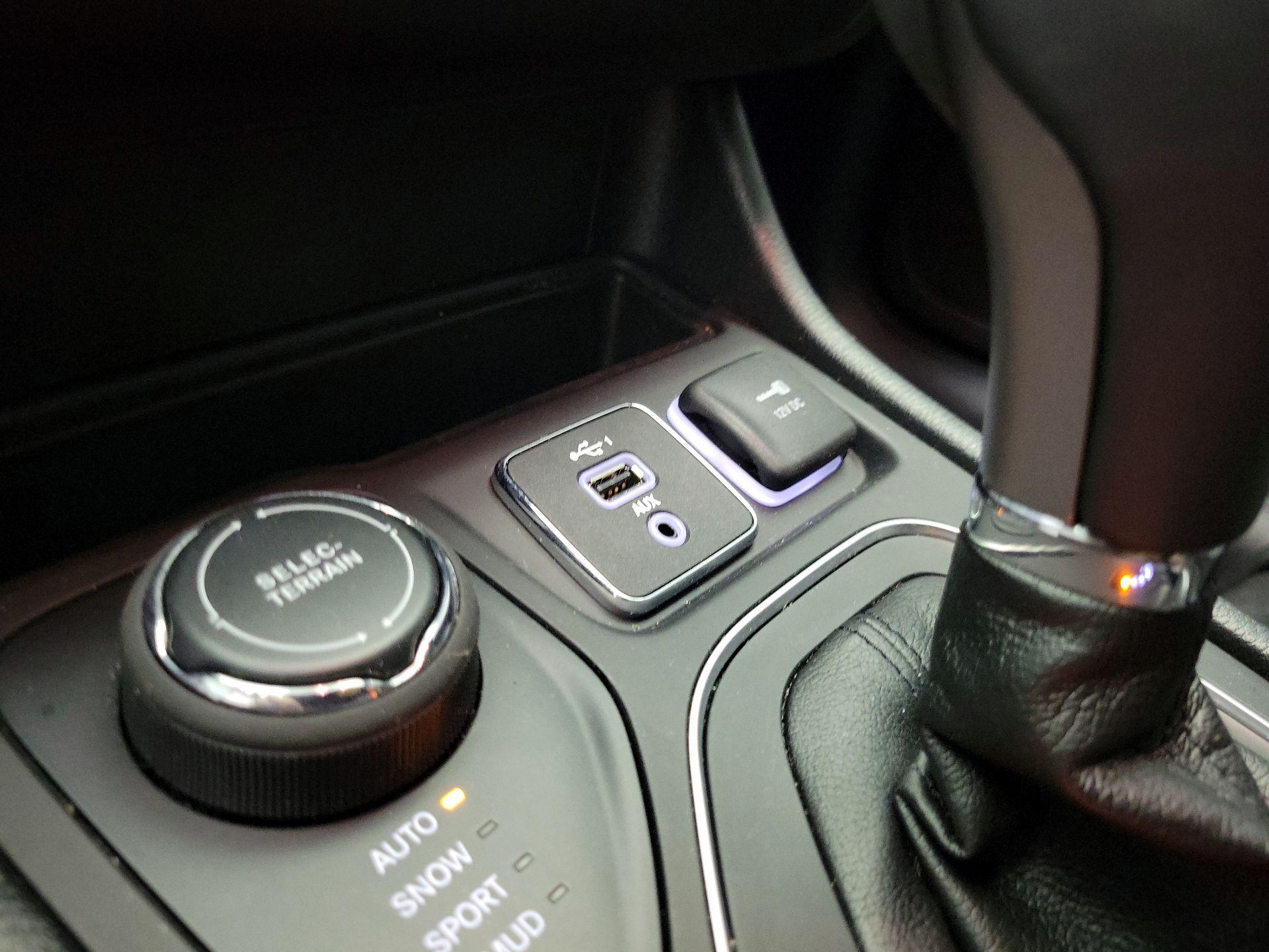 Thumbnail: 2022 Jeep Cherokee - 18