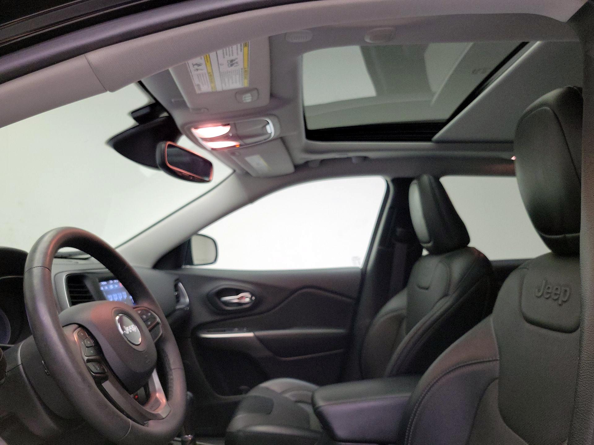 Thumbnail: 2022 Jeep Cherokee - 19