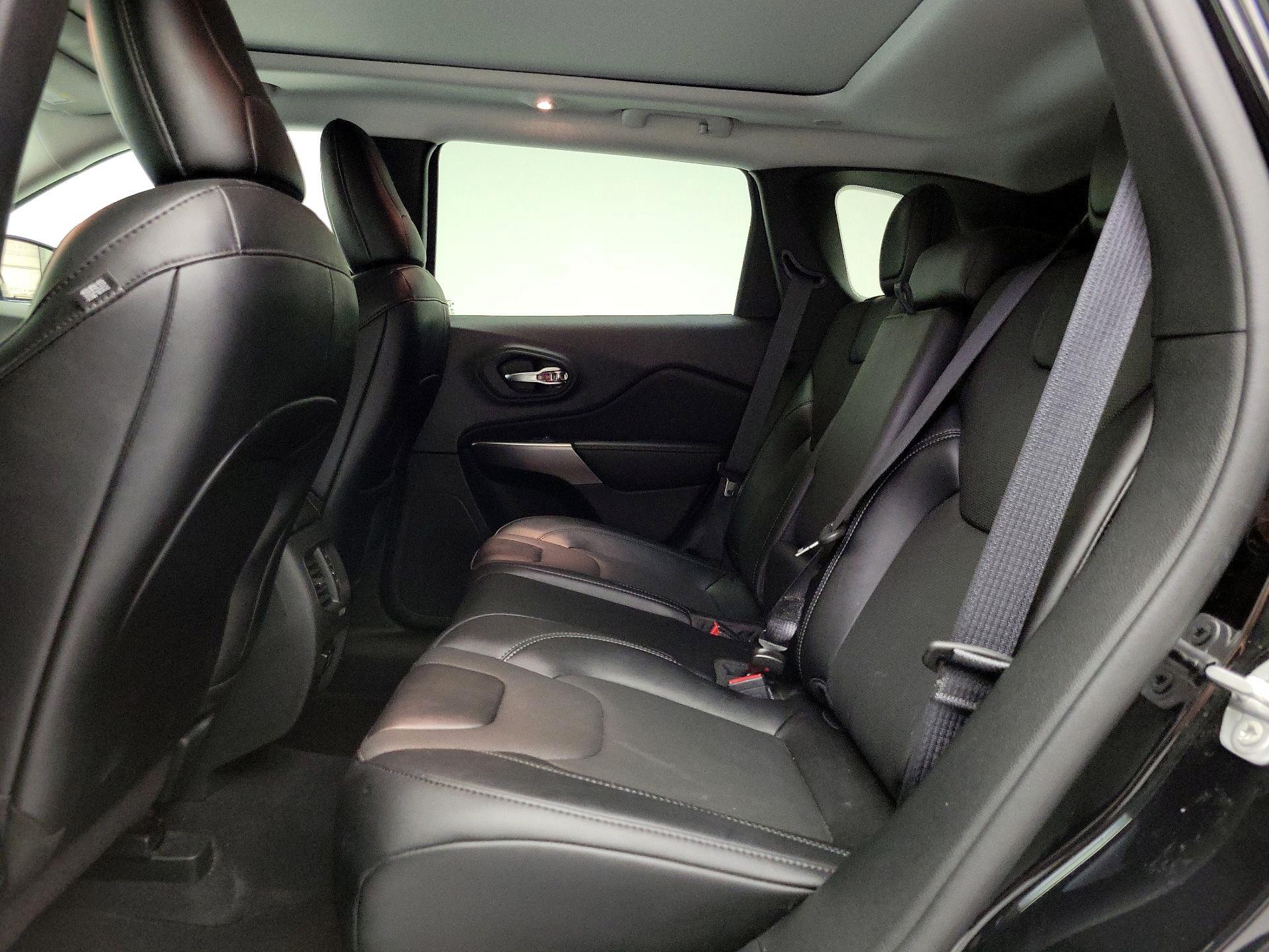 Thumbnail: 2022 Jeep Cherokee - 20