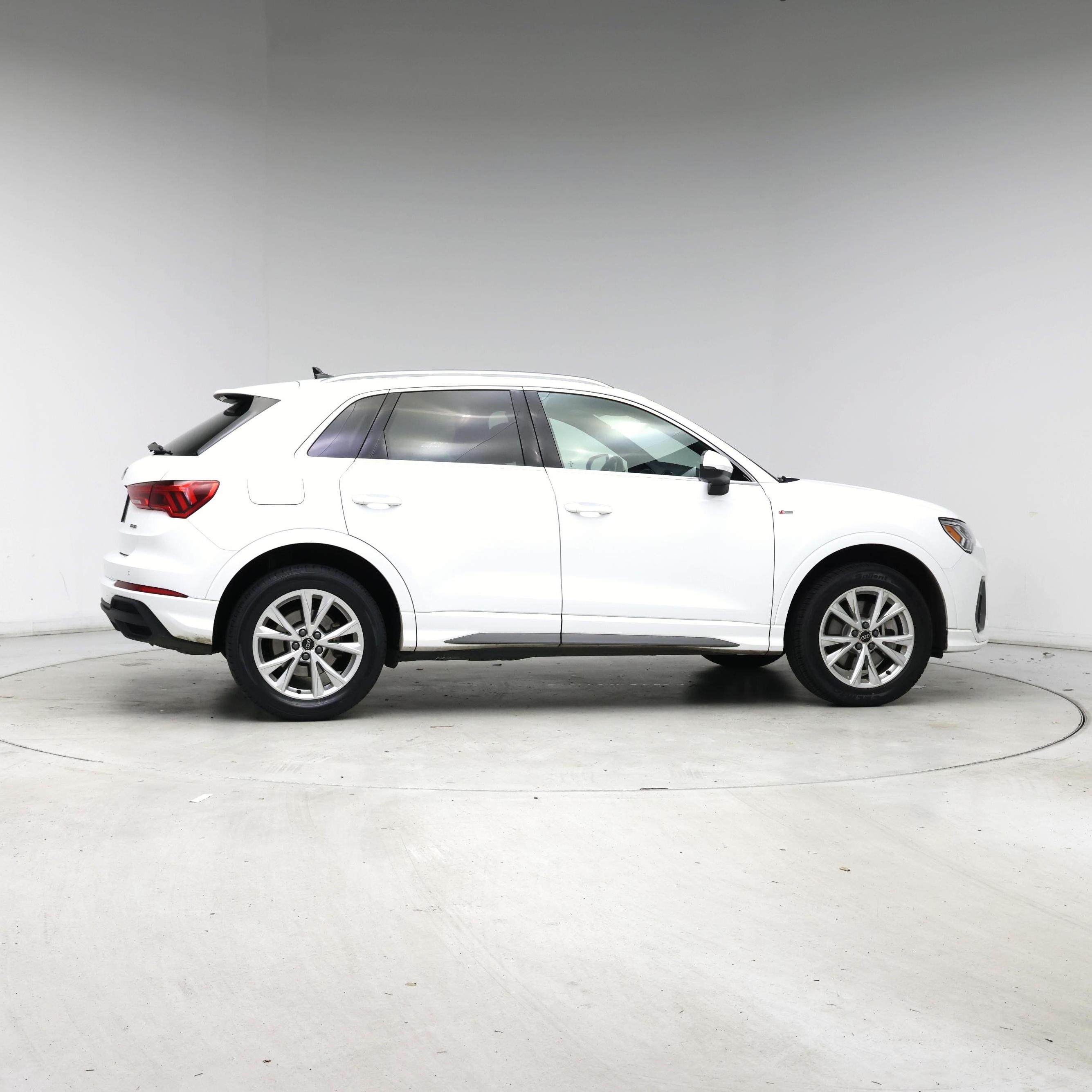 Thumbnail: 2024 Audi Q3 - 7