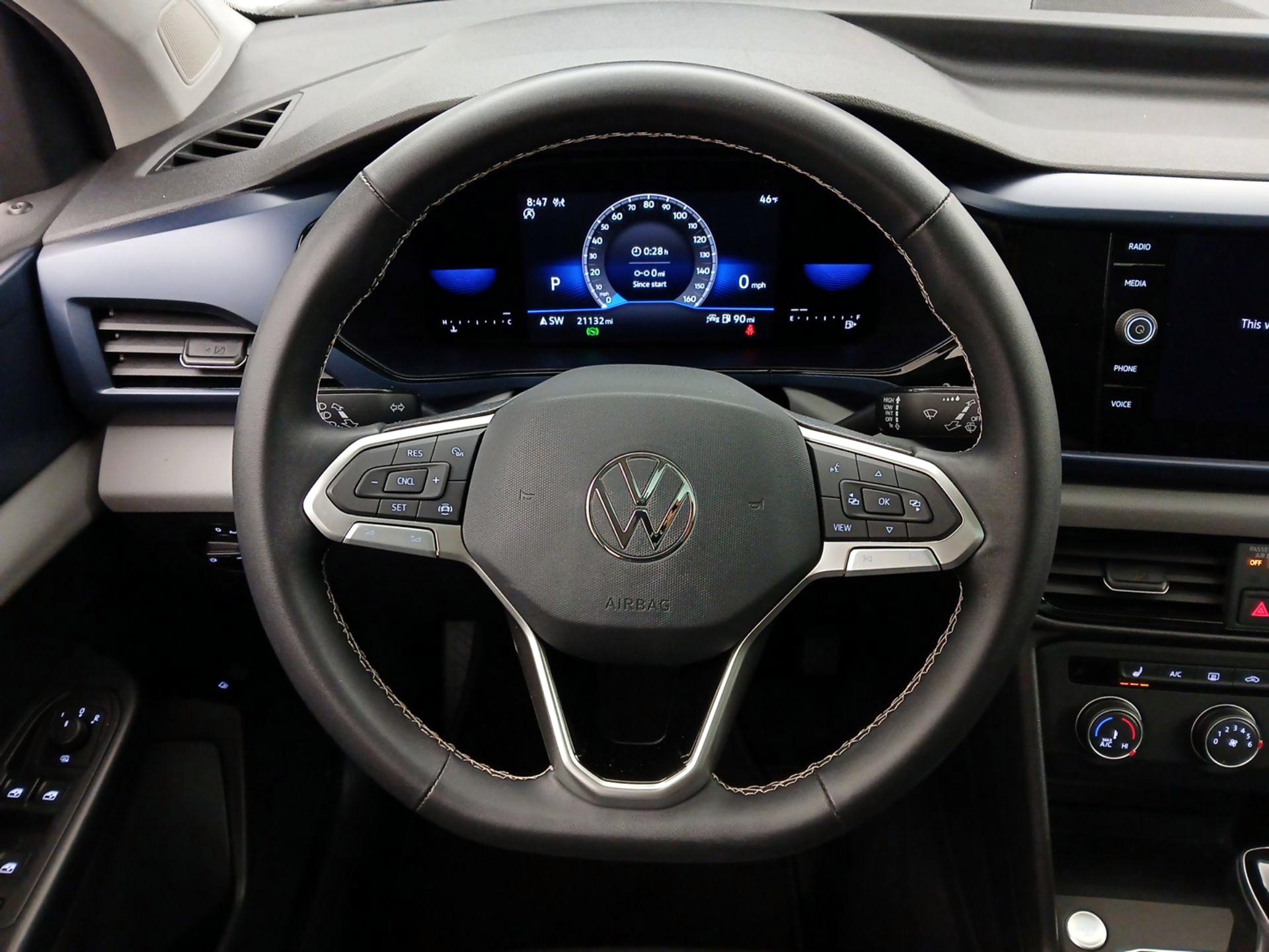 Thumbnail: 2022 Volkswagen Taos - 10