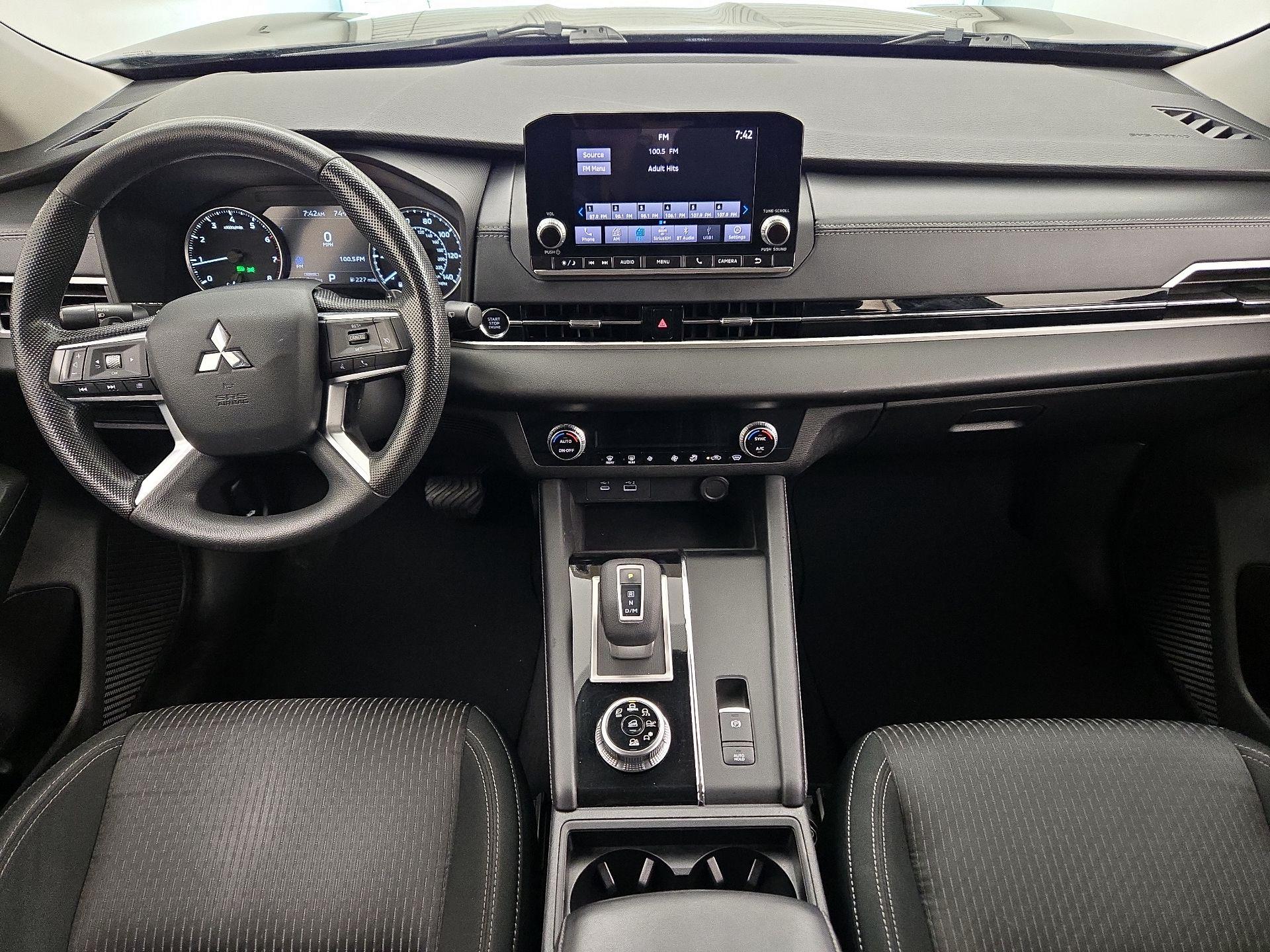 Thumbnail: 2022 Mitsubishi Outlander - 9