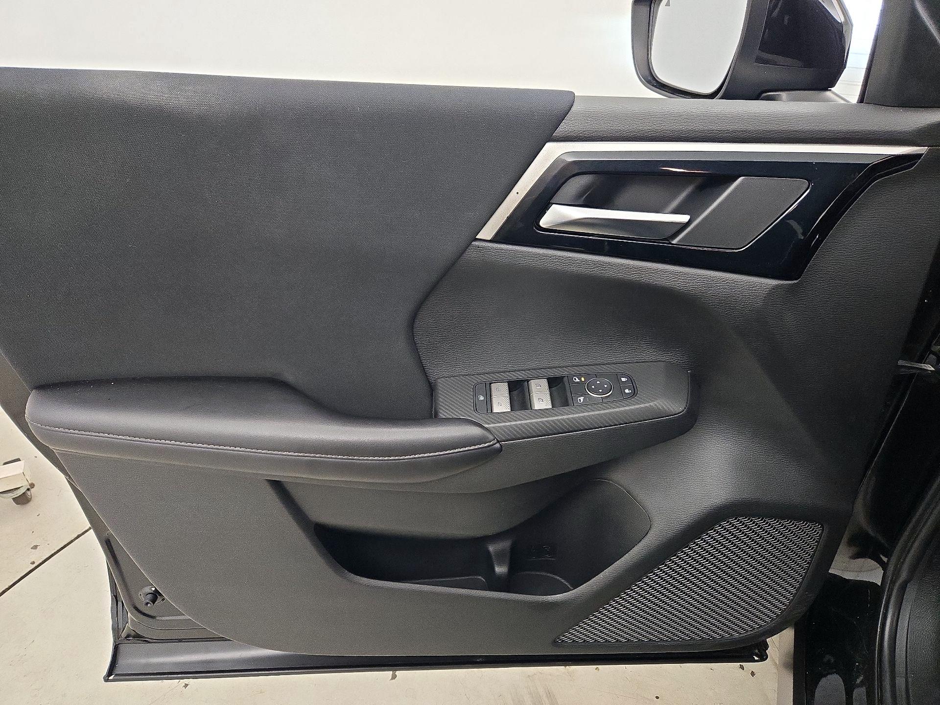 Thumbnail: 2022 Mitsubishi Outlander - 12